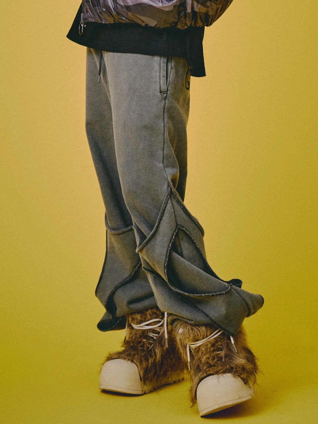 【GALFY】穴の向こうにわんちゃんスウェット