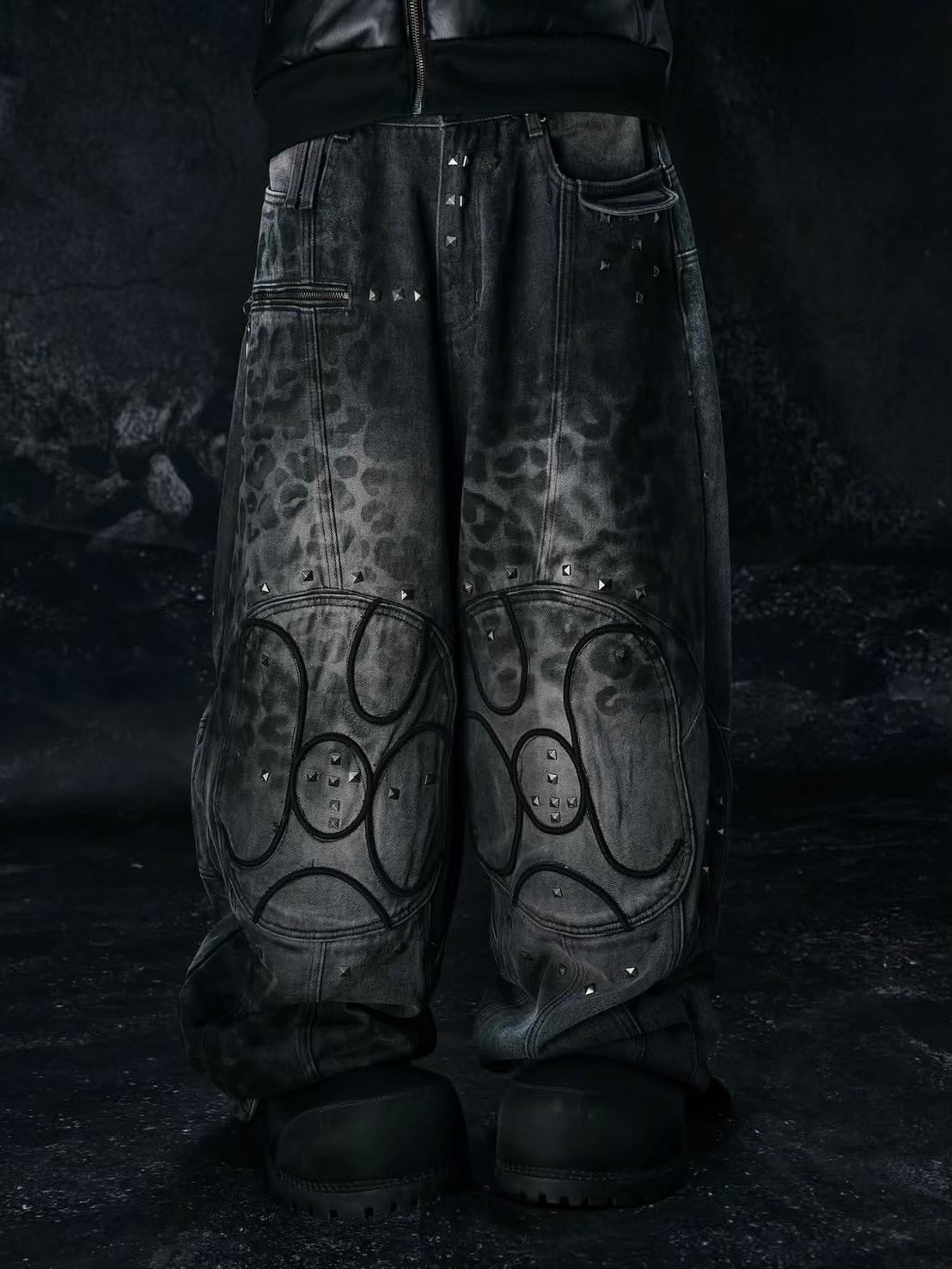 【Cozy world Wide】"25 LEOPARD" WAXED GREY BAGGY JEANS / 【コージーワールドワイド】スタッズレオパードバギーデニムパンツ