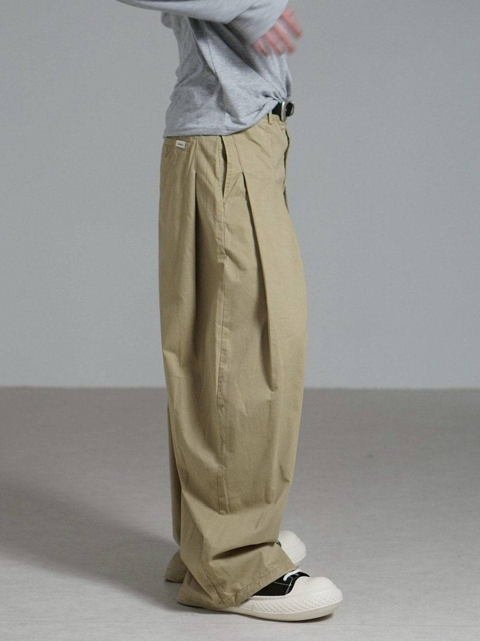受注制【Chikashitsu +】pleats chino wide pants / 【チカシツプラス】プリーツチノワイドパンツ (2color)