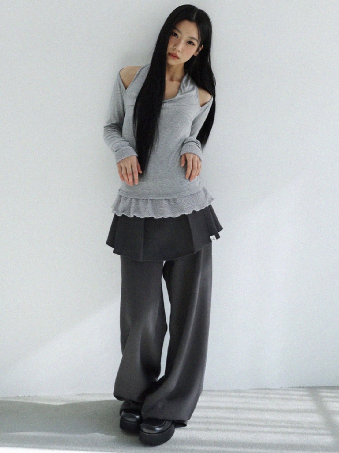 12/21 20:00 発売【Uglyshadow】SCARF FUR FRILL T-SHIRT