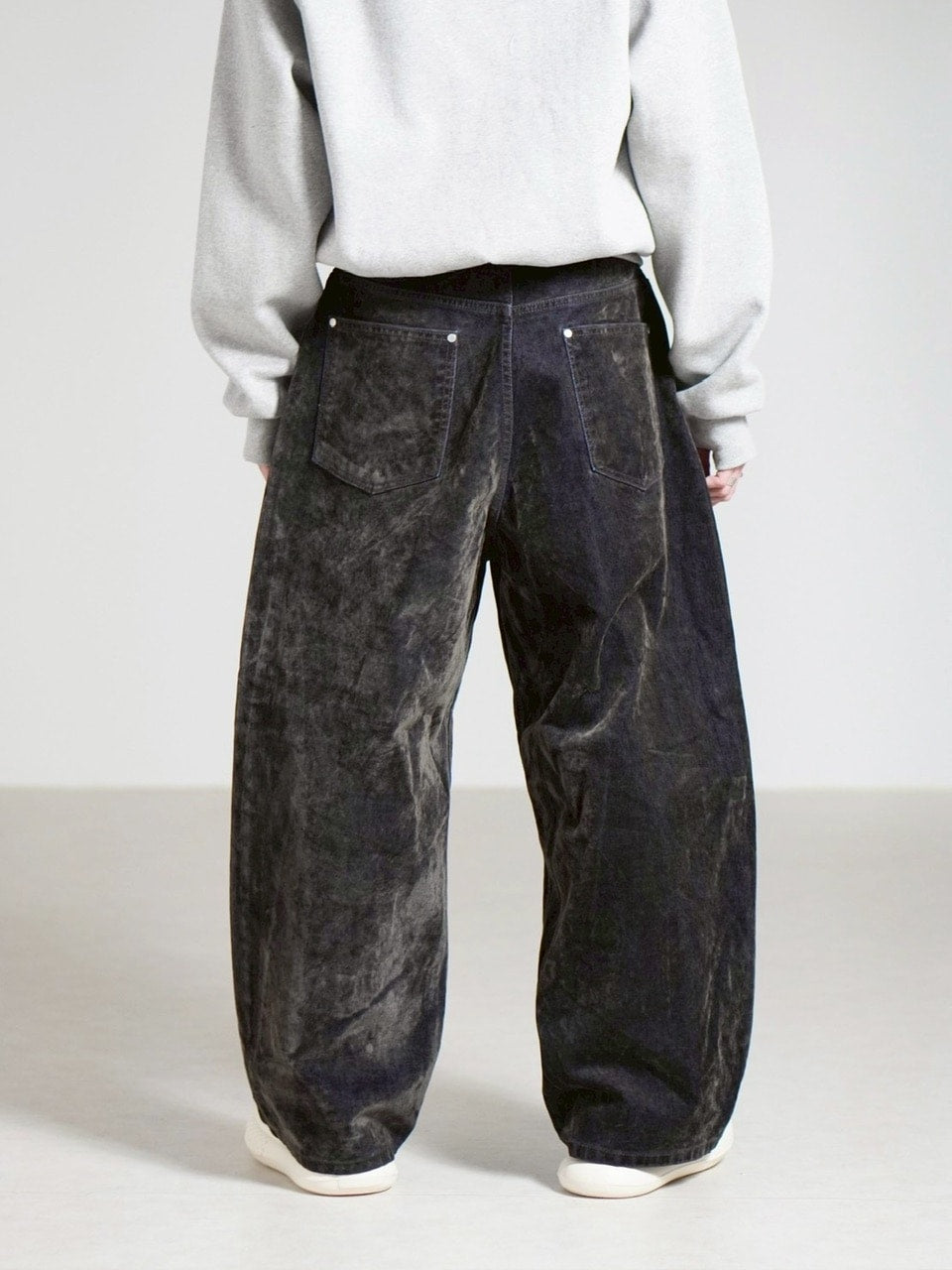 受注制【Chikashitsu +】velvet touch buggy denim pants / 【チカシツプラス】ベルベットタッチバギーデニムパンツ (2color)
