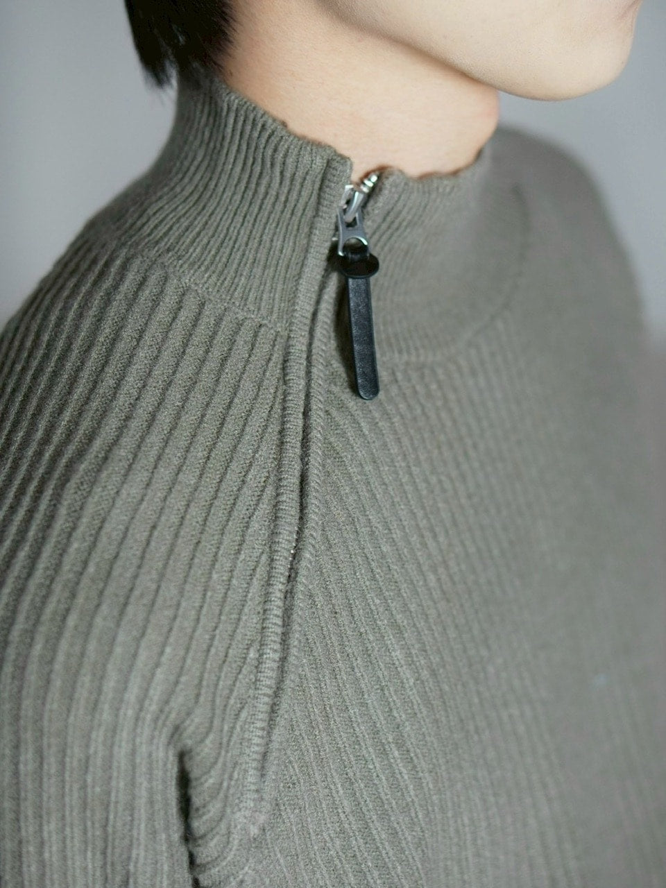 受注制【Chikashitsu +】shoulder zipper rib knit / 【チカシツプラス】ショルダージッパーリブニット (3color)