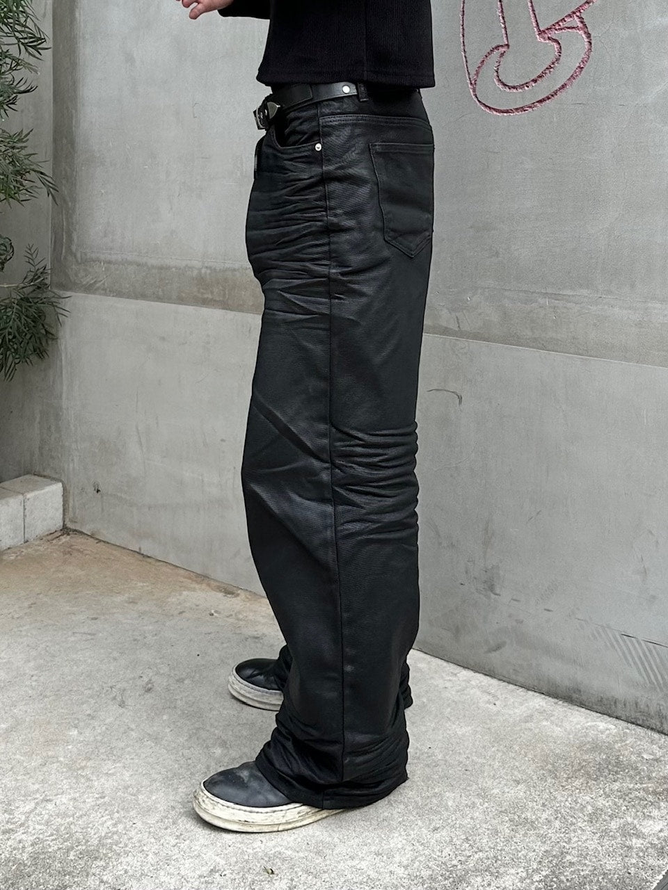 大阪店WEB限定受注制【Chikashitsu +】emboss coating denim pants / 【チカシツプラス】エンボスコーティングデニムパンツ