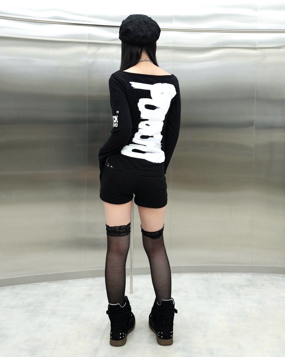 受注制【Never mind the XU】Back graphic slim top (2color)