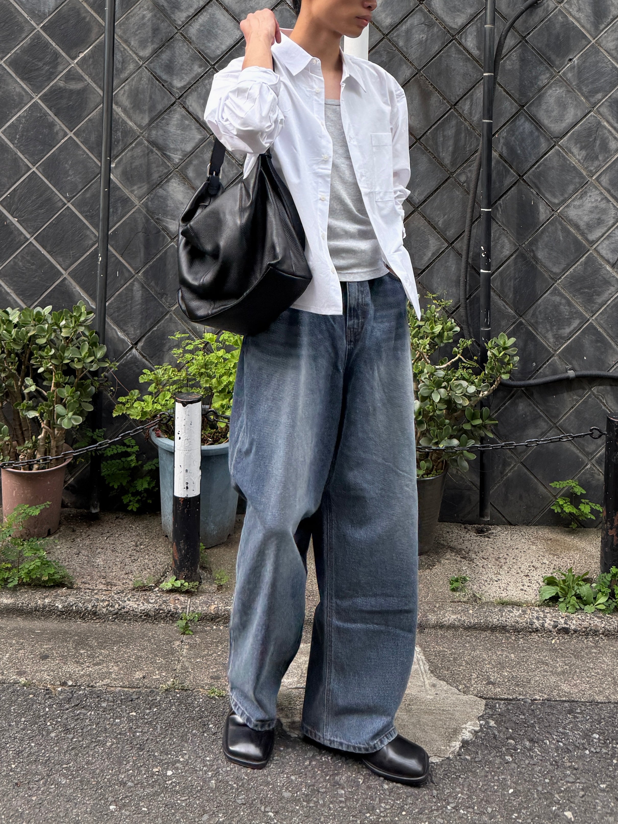 東京店WEB限定受注制【Chikashitsu +】washed wide straight denim pants (2color)