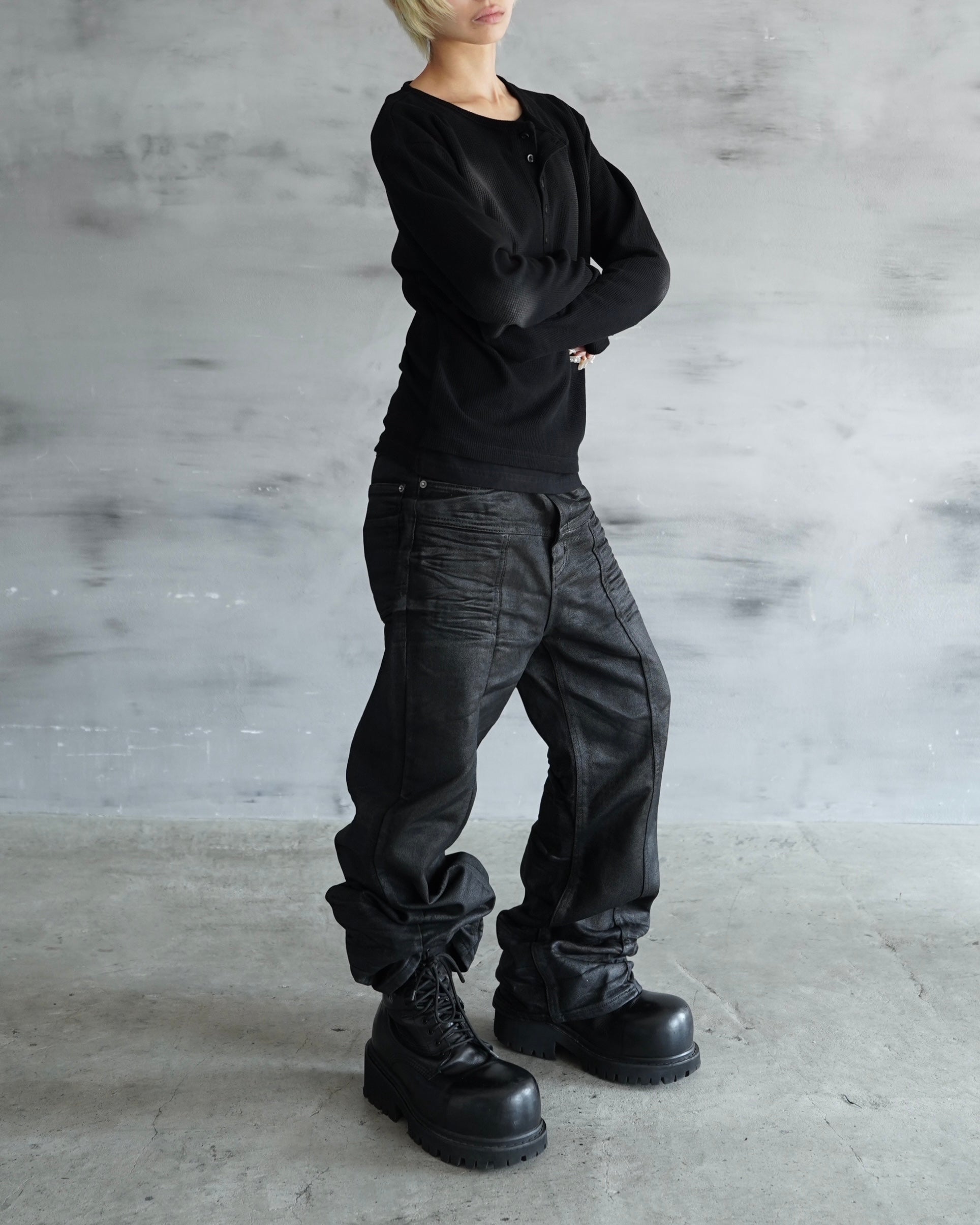 【CHIKASHITSU PLUS HIGH】Linear coating denim flare pants