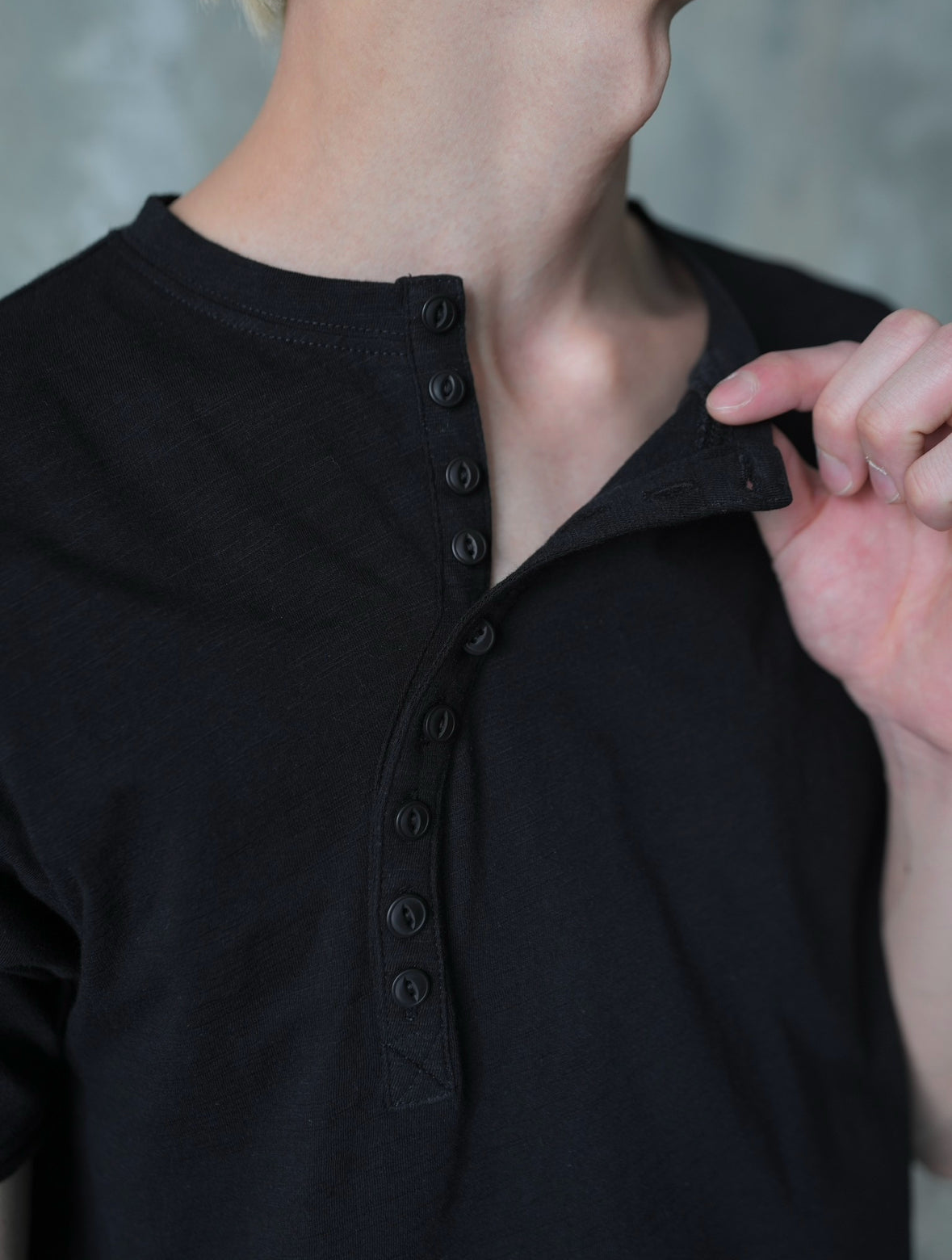7月下旬発売予定【Lee fi Ne】Offset Henley Tee