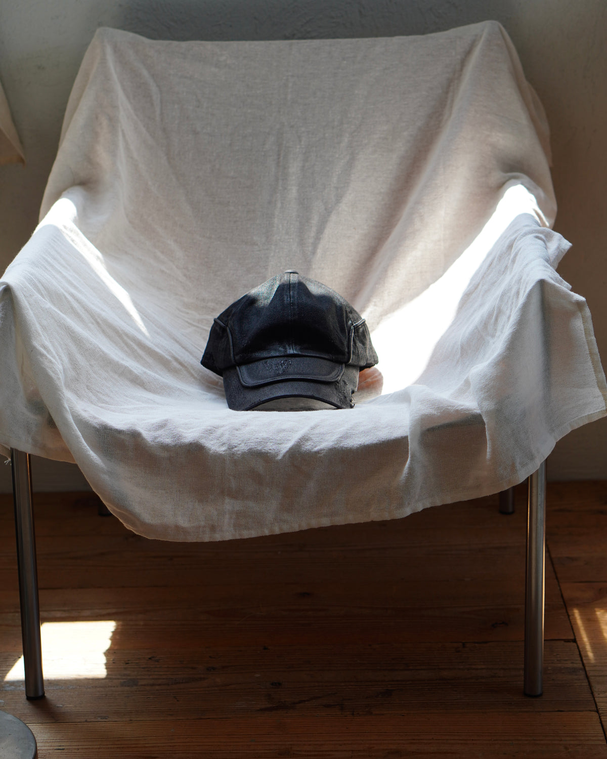 【CHIKASHITSU PLUS HIGH】Arch washed denim cap (coating)