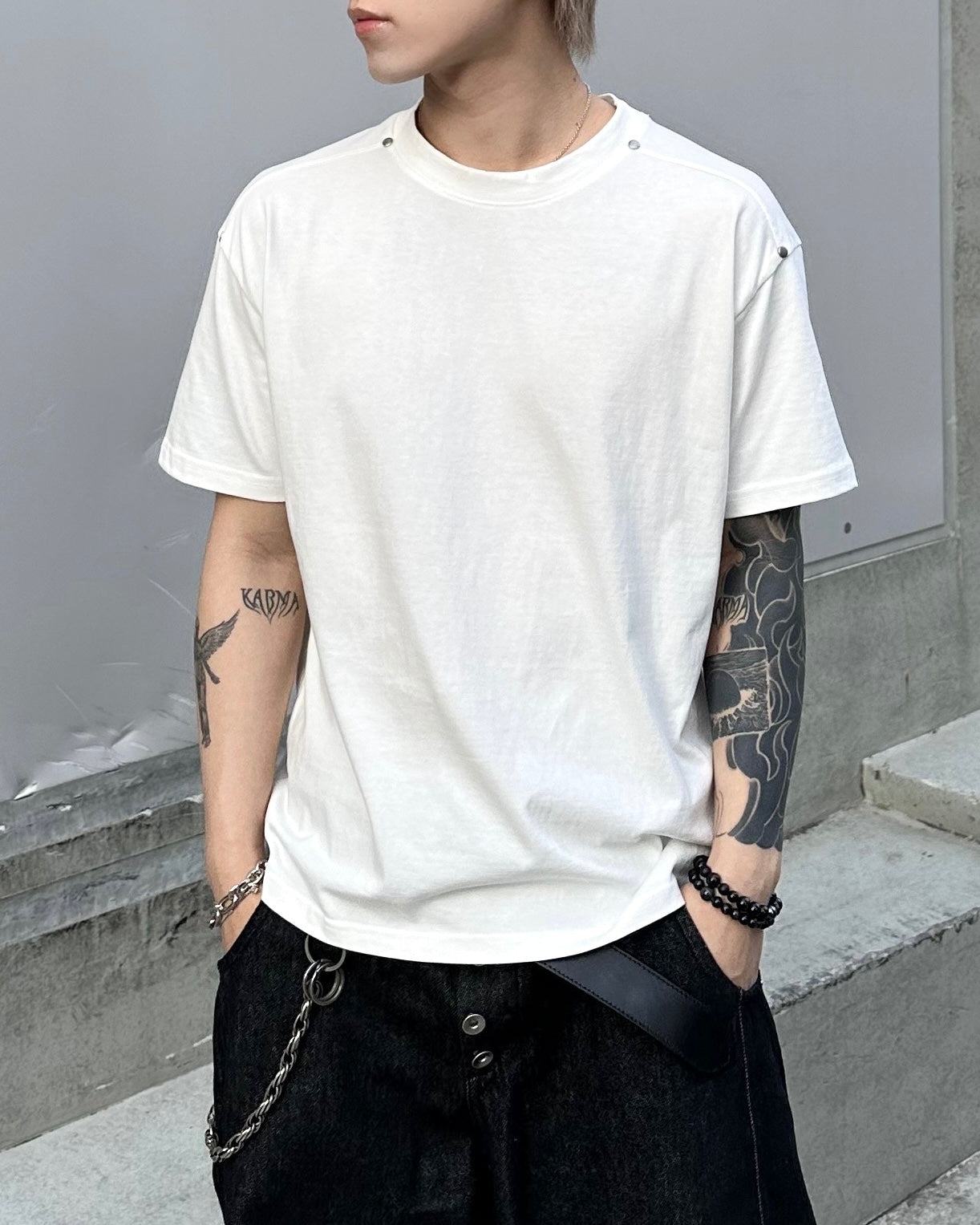 大阪店WEB限定受注制【Chikashitsu +】shoulder rivet t-shirt (3color)