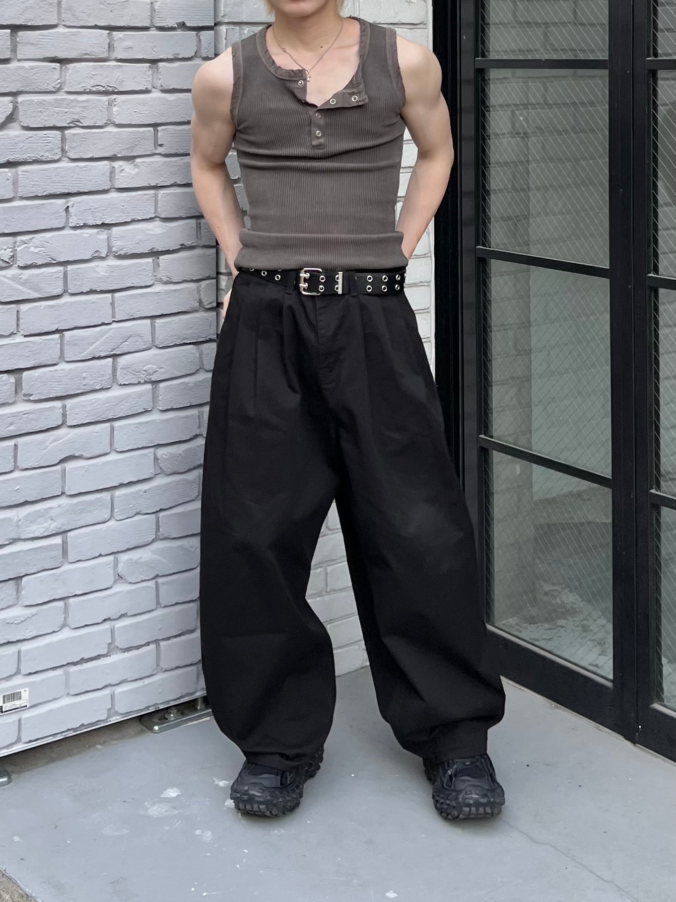 受注制【Chikashitsu +】three pleats chino wide pants