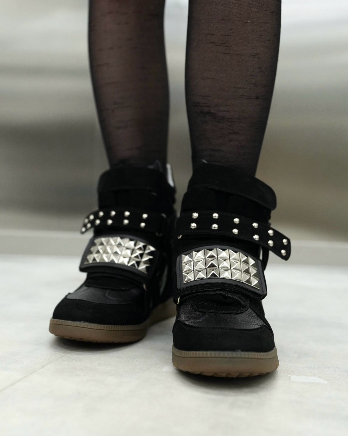 国際配送【Never mind the XU】Studs Wedge High Top Sneakers