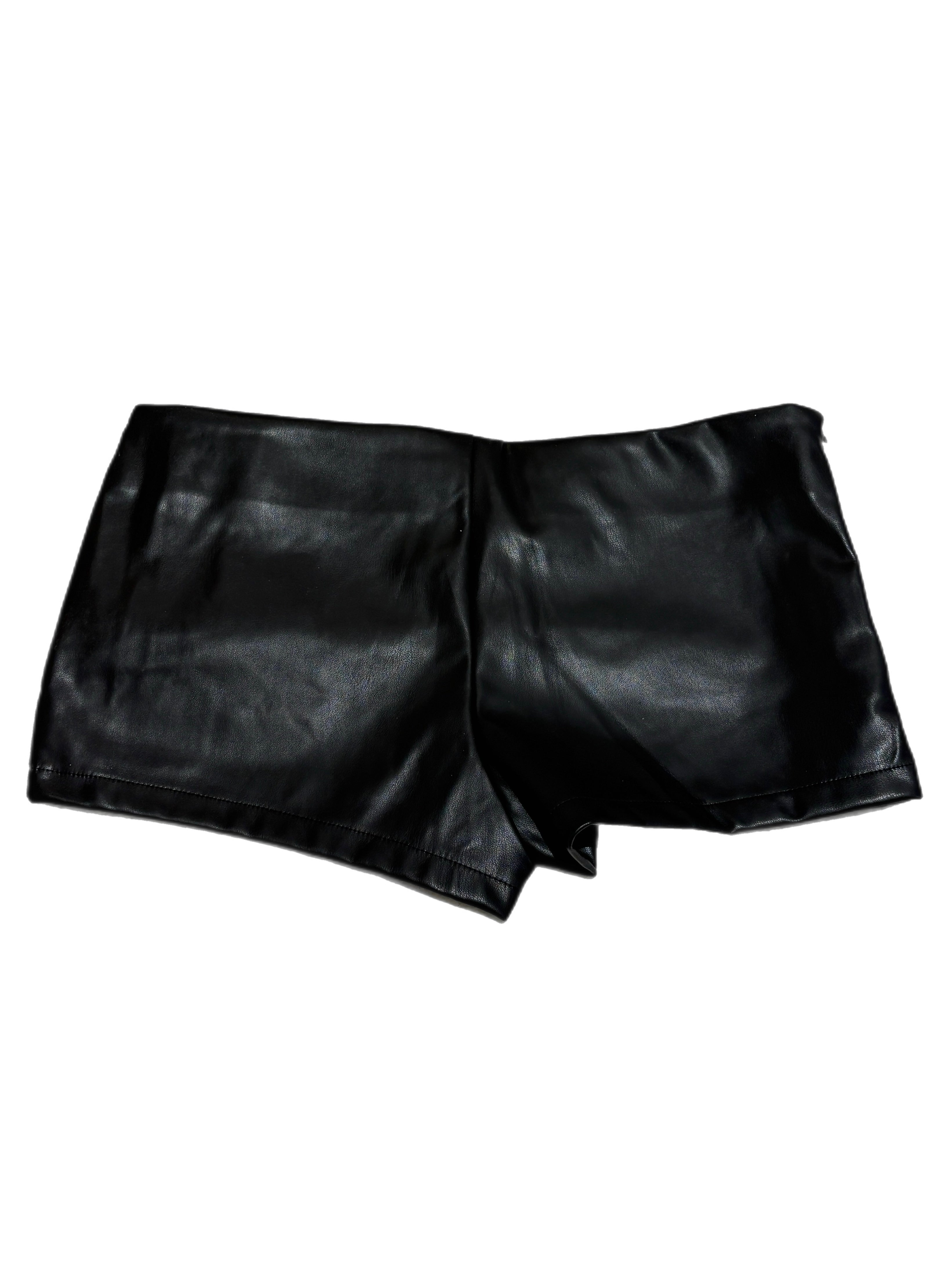 国際配送【BABY09】Buckle Faux Leather Micro Shorts