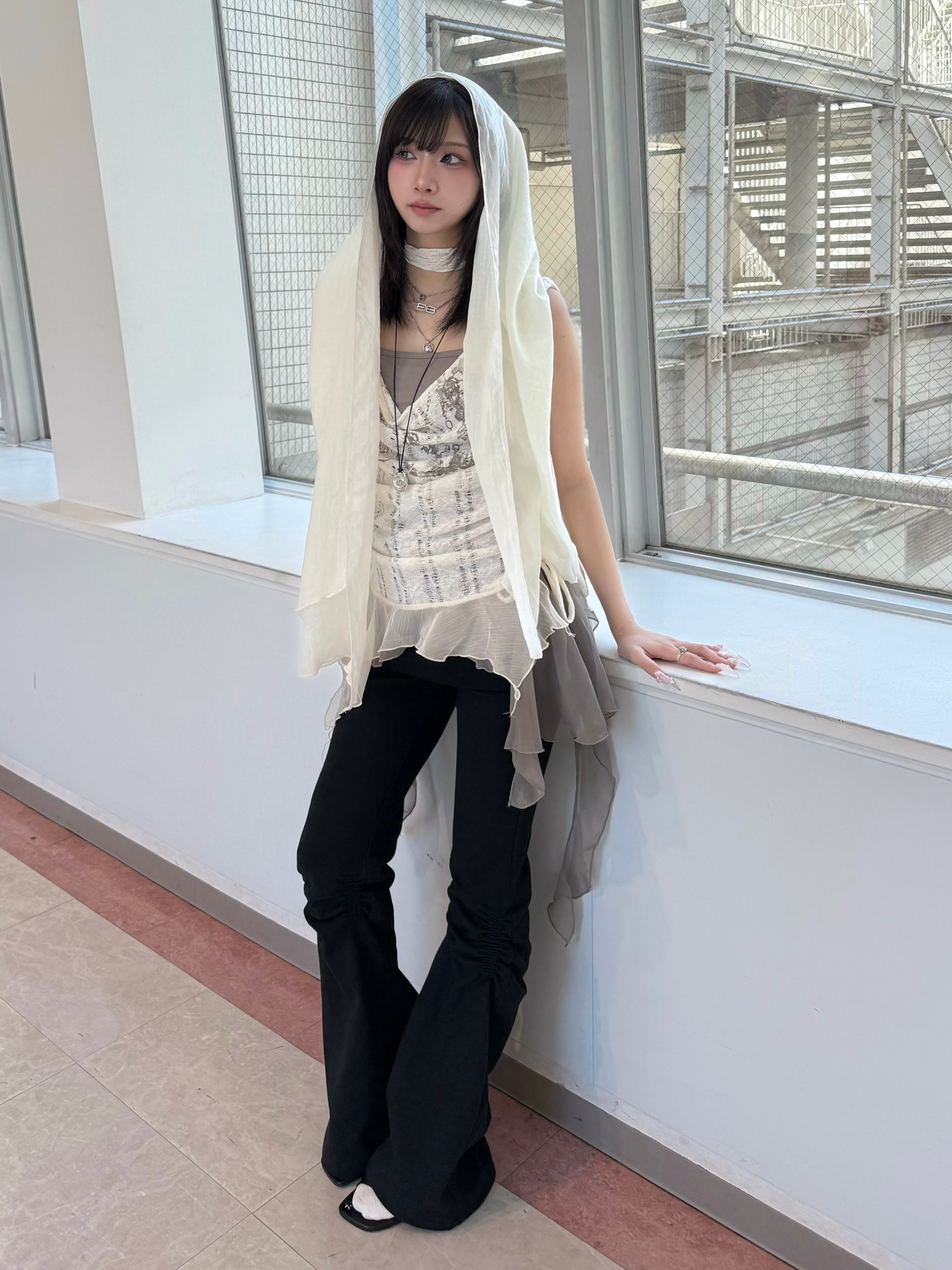 受注制【nmtc+】asymmetry wave strap camisole (2color)