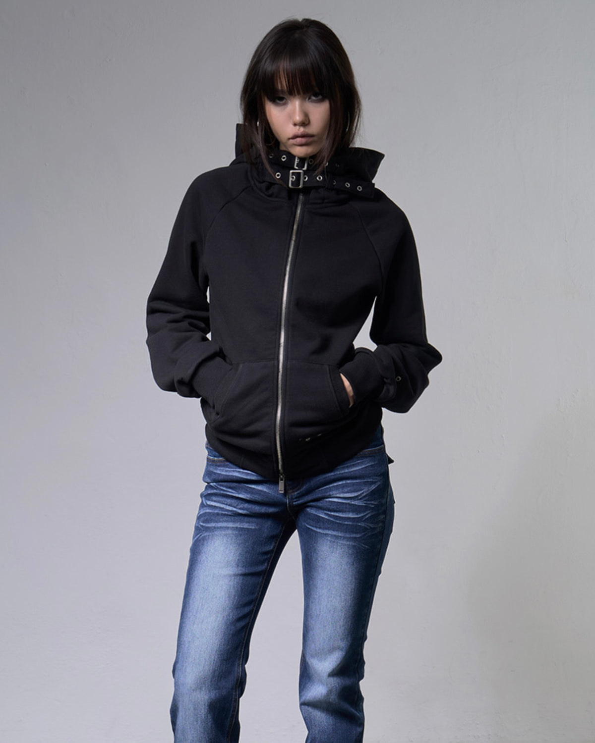 【FANCY CLUB】LAYER BUCKLE HOODED ZIP-UP