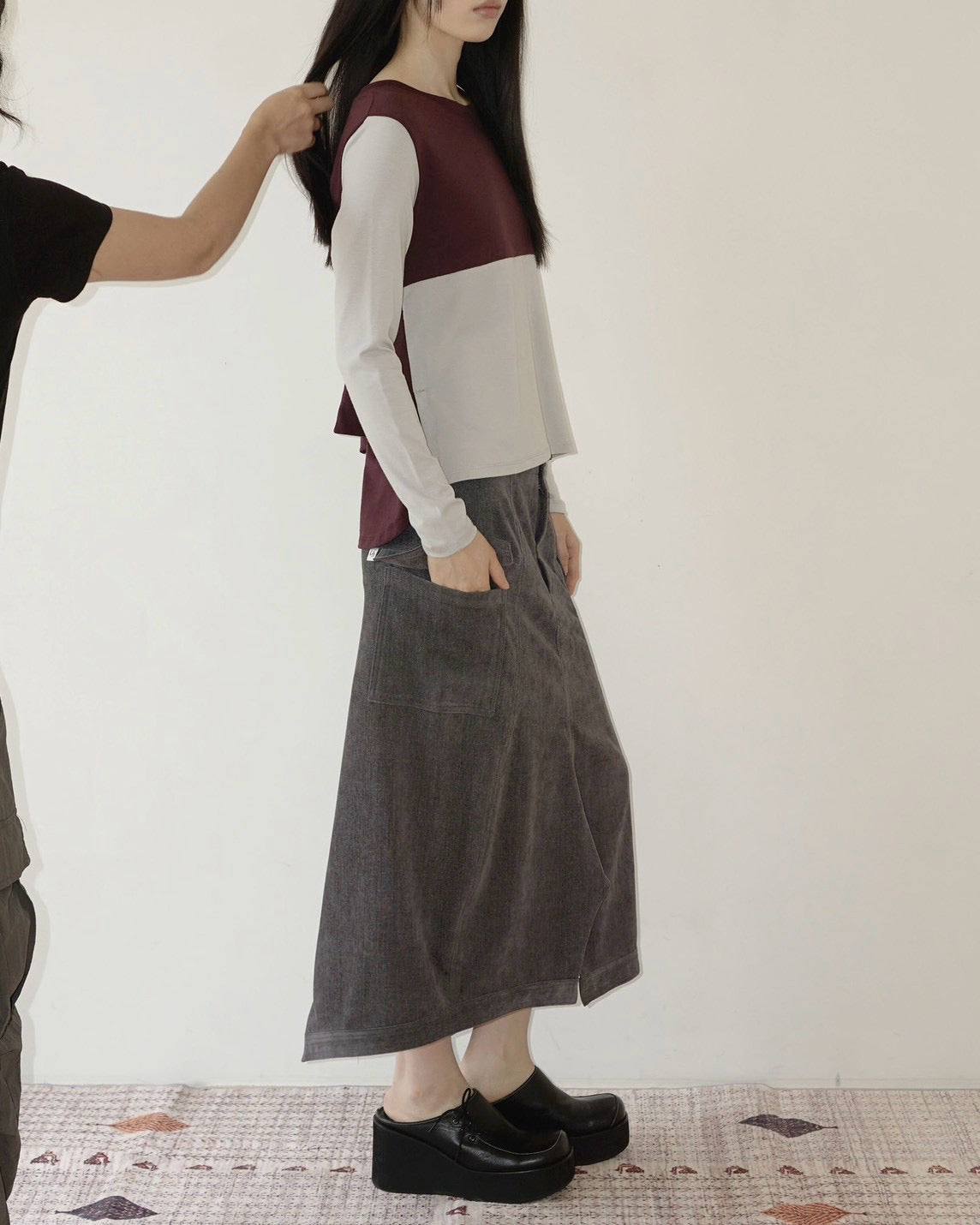 【Uglyshadow】BACK RIBBON T-SHIRT