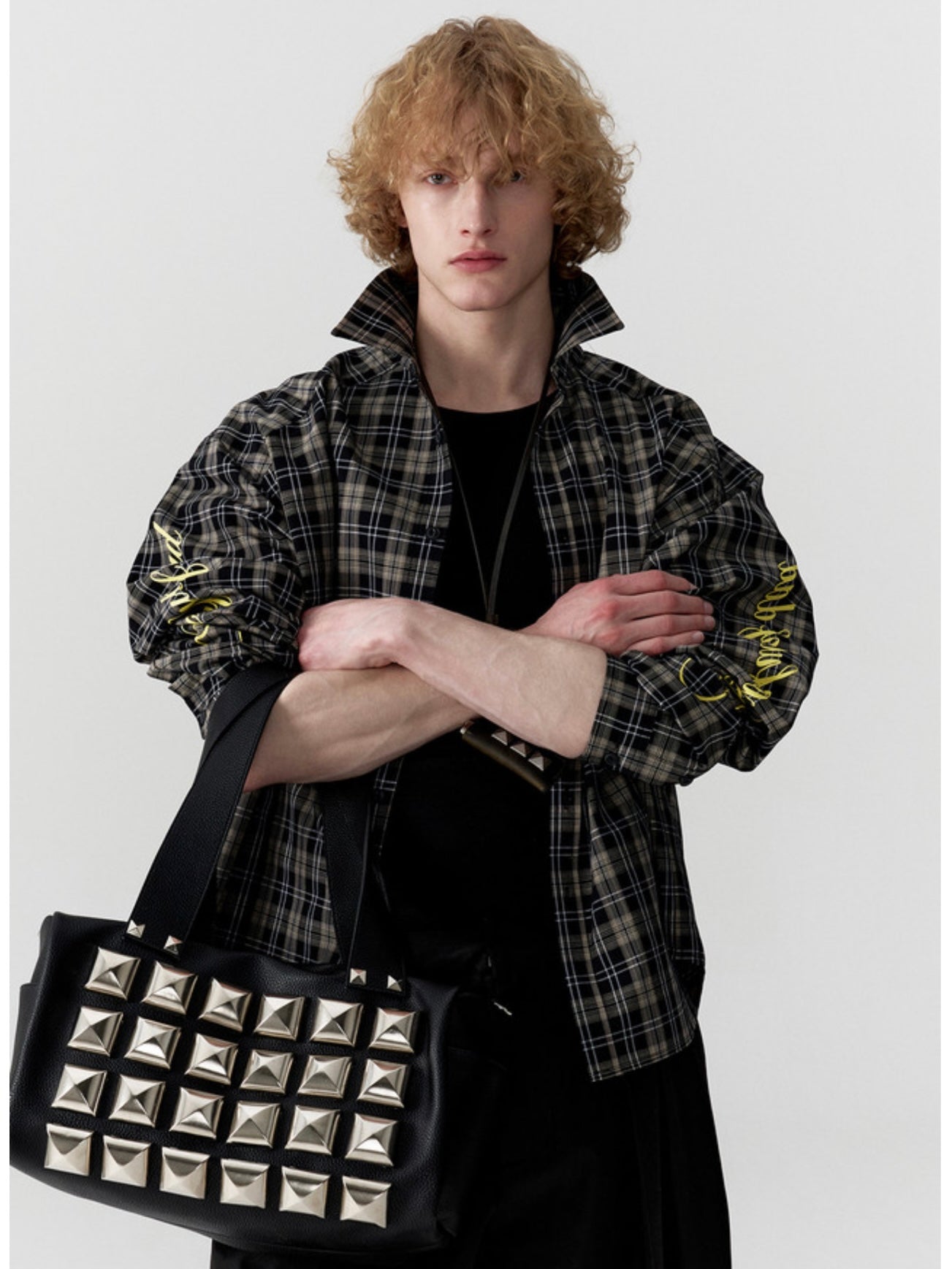 【ESC STUDIO】oversize studded shoulder bag
