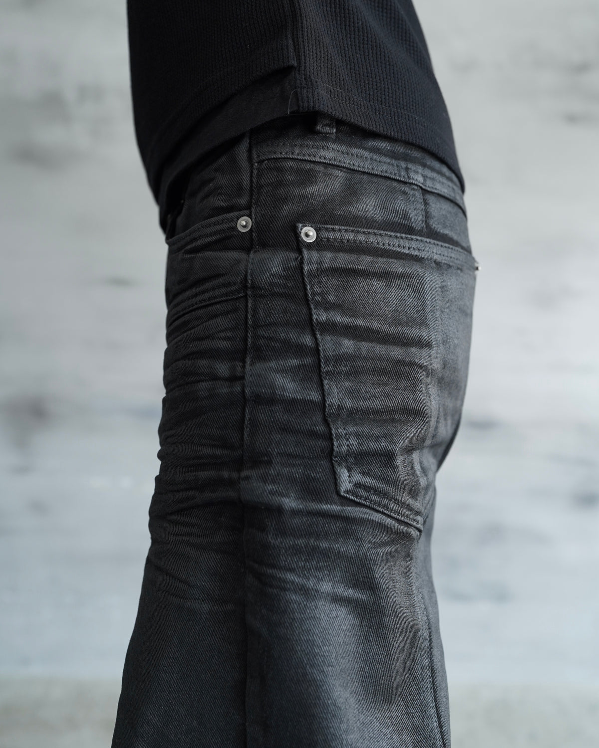 【CHIKASHITSU PLUS HIGH】Linear coating denim flare pants