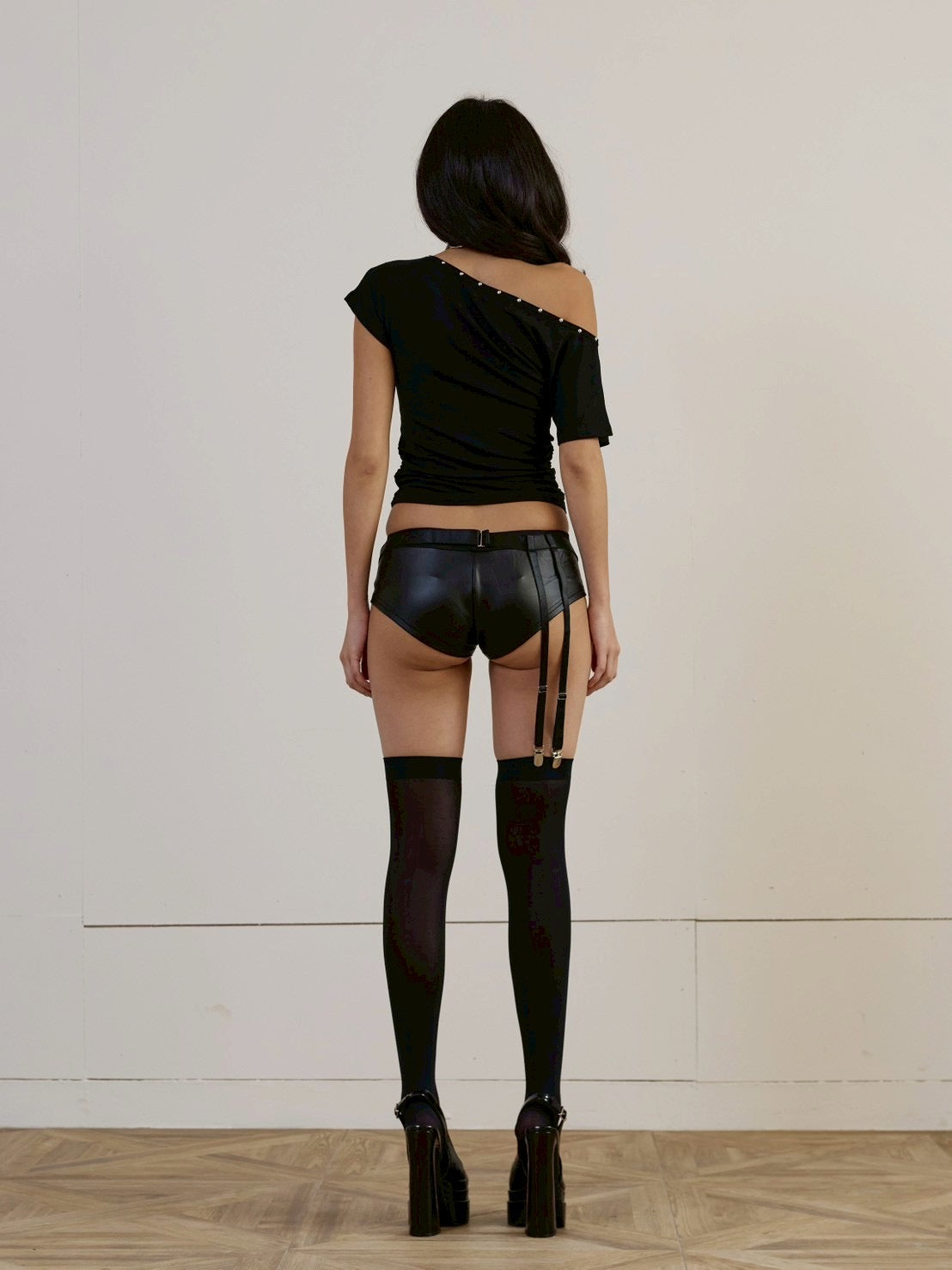 【EYEER】Hotfix One Shoulder Short Sleeve Top