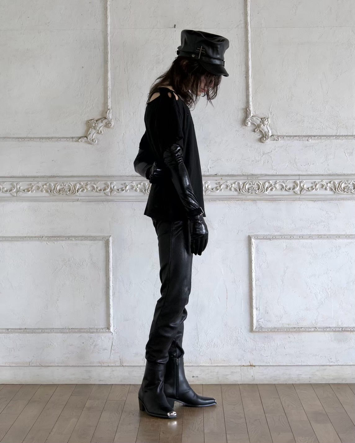 【YIKAI LABORATORY】LORRAINE CROSS SYMBOL LEATHER CAP