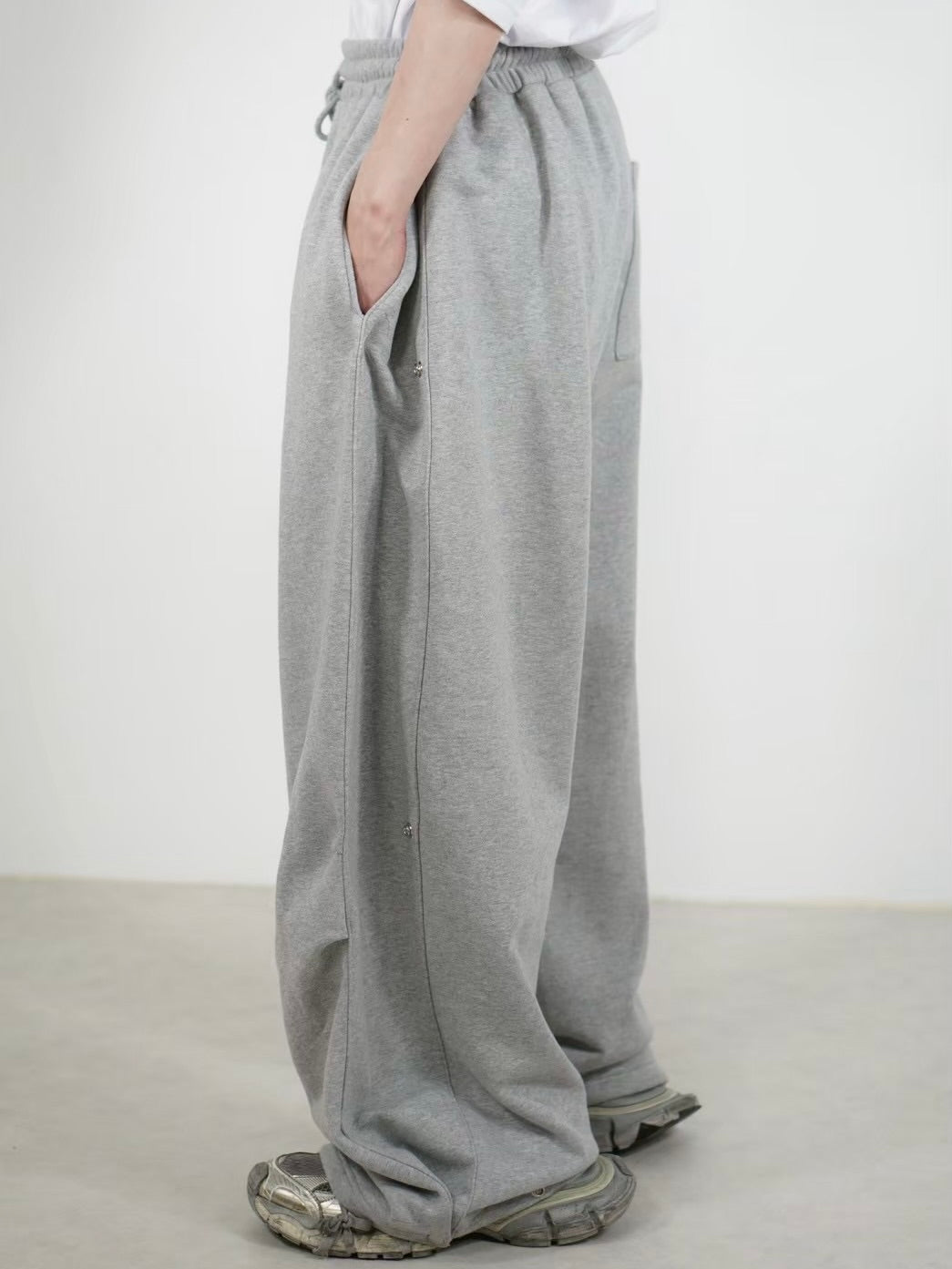 受注制【Chikashitsu +】side snap button sweat pants (2color)