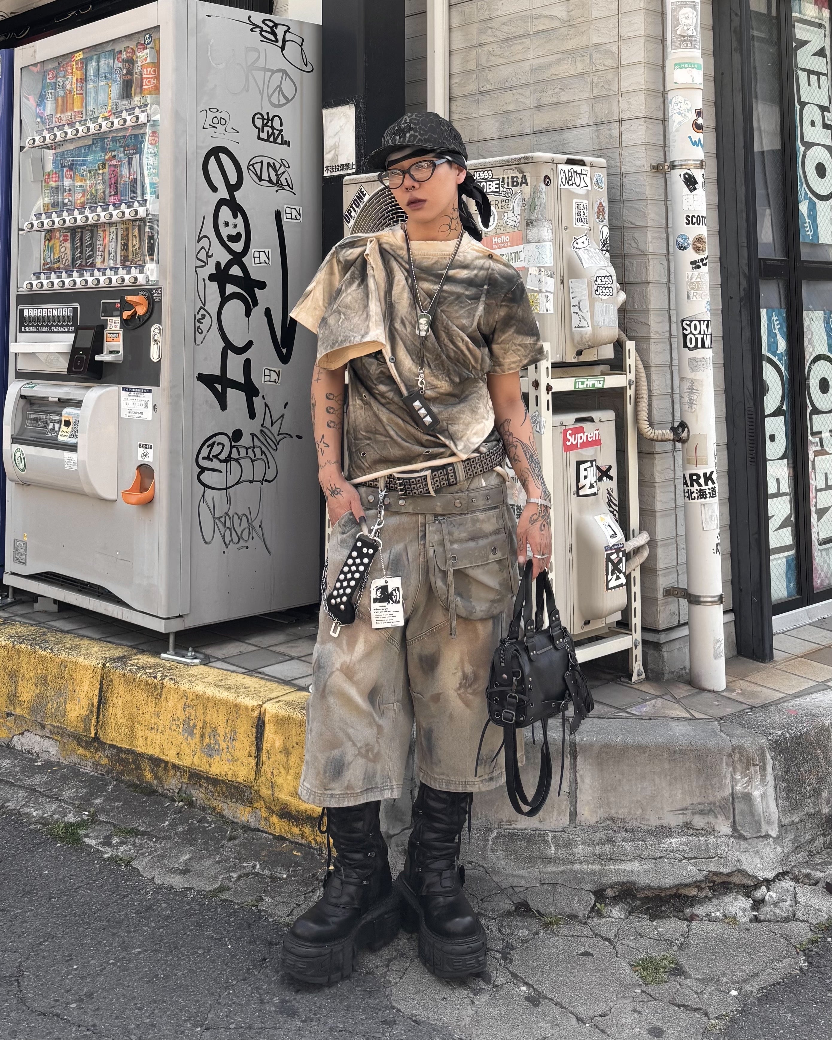 国際配送【Never mind the XU】vintage wash buggy half pants