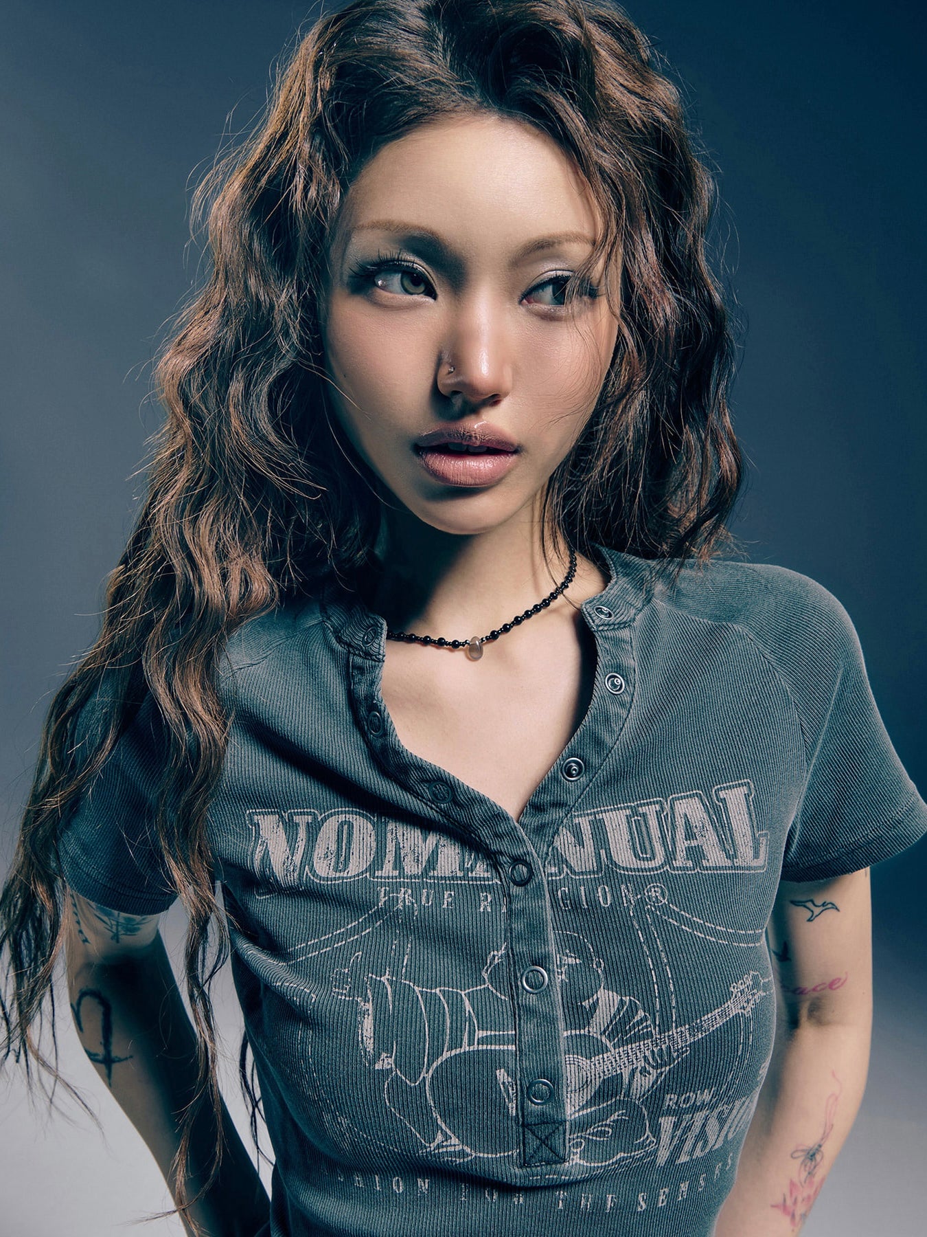 【NOMANUAL×TRUE RELIGION】NO RELIGION HENLEY BABY TEE