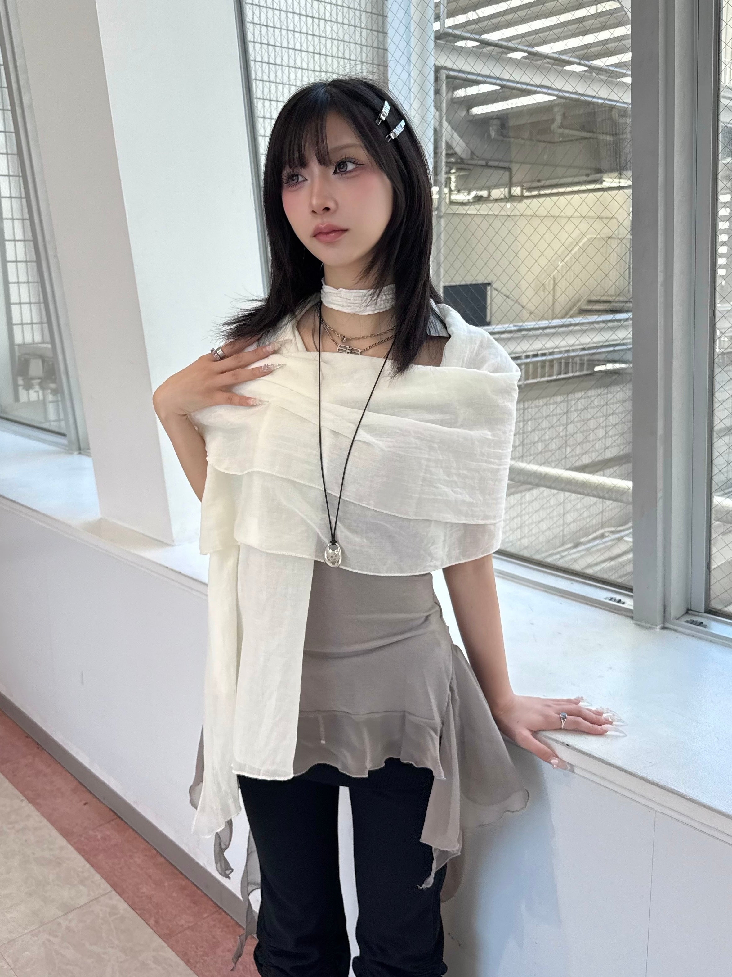 受注制【nmtc+】asymmetry wave strap camisole (2color)