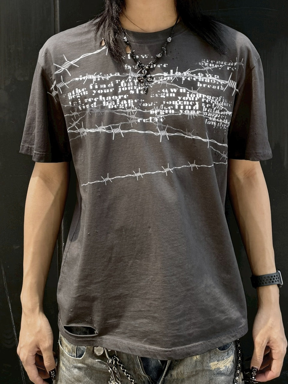 国際配送【Never mind the XU】barbed wire destroyed T-shirts