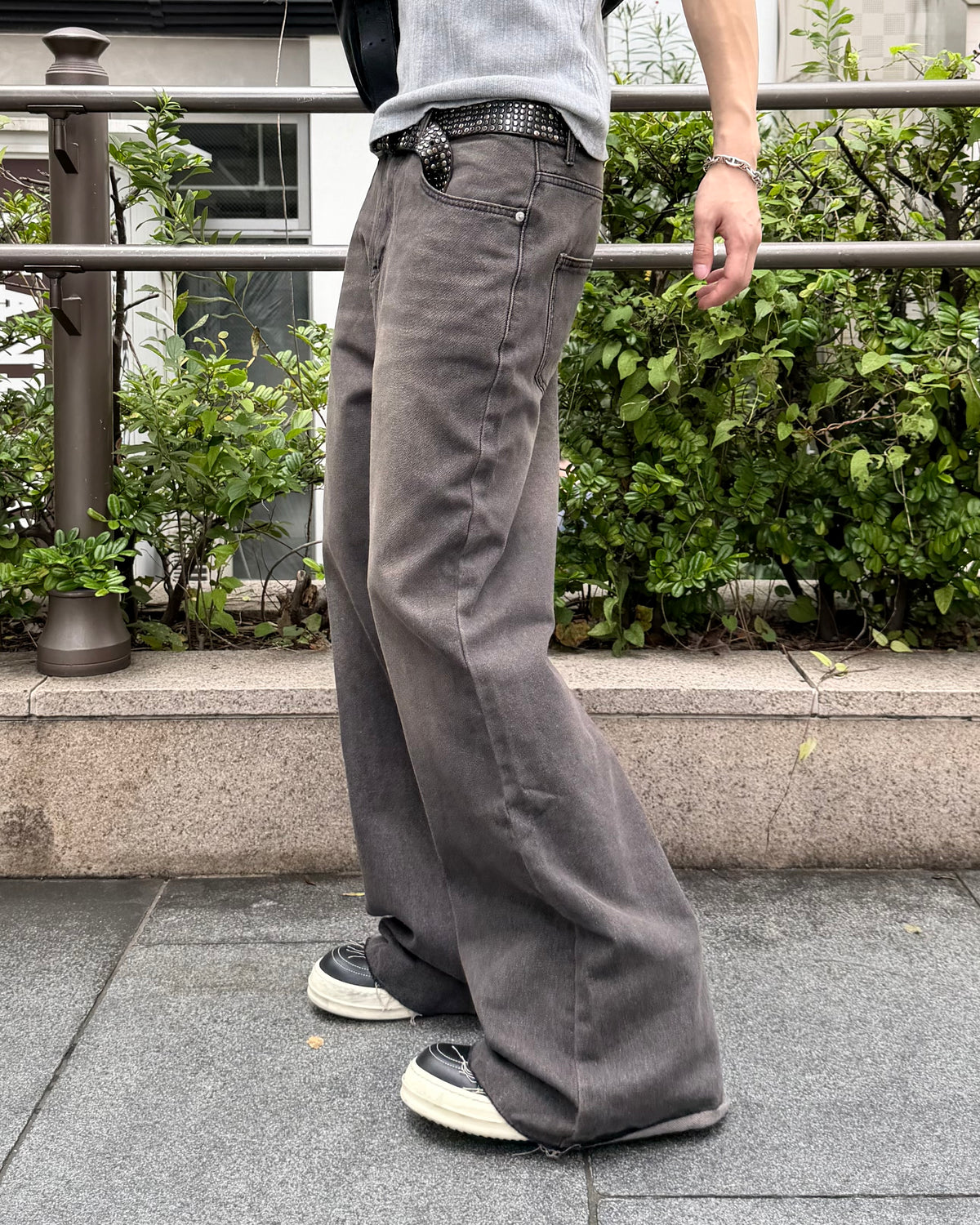 大阪店WEB限定受注制【Chikashitsu +】cutting bootcut denim pants (2color)