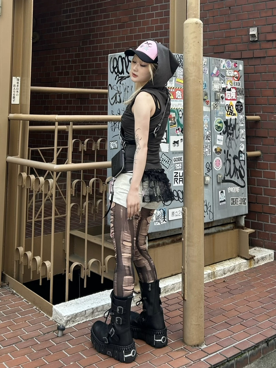 国際配送【Never mind the XU】drape eyelet hoodie tank(2color)