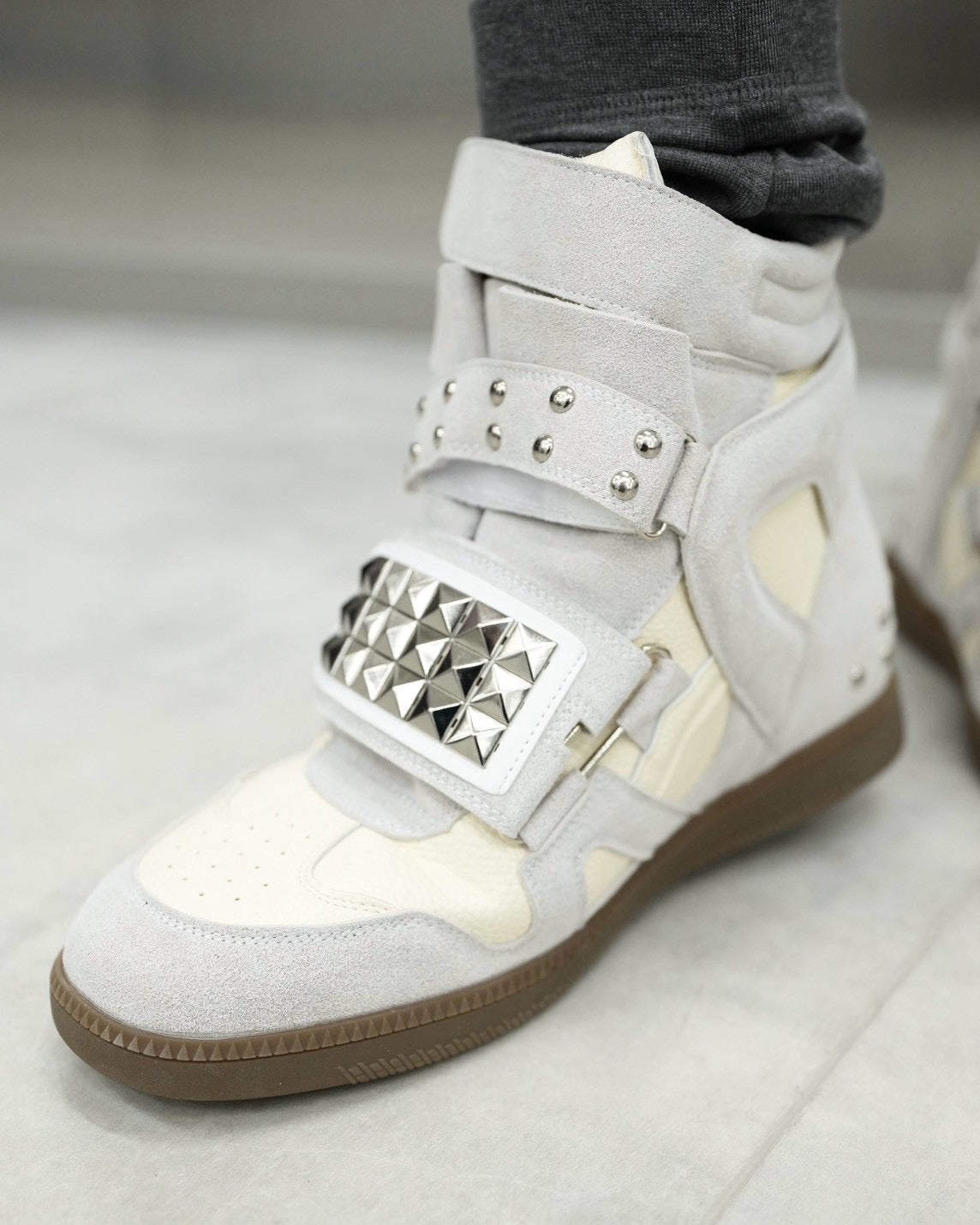 国際配送【Never mind the XU】Studs Wedge High Top Sneakers