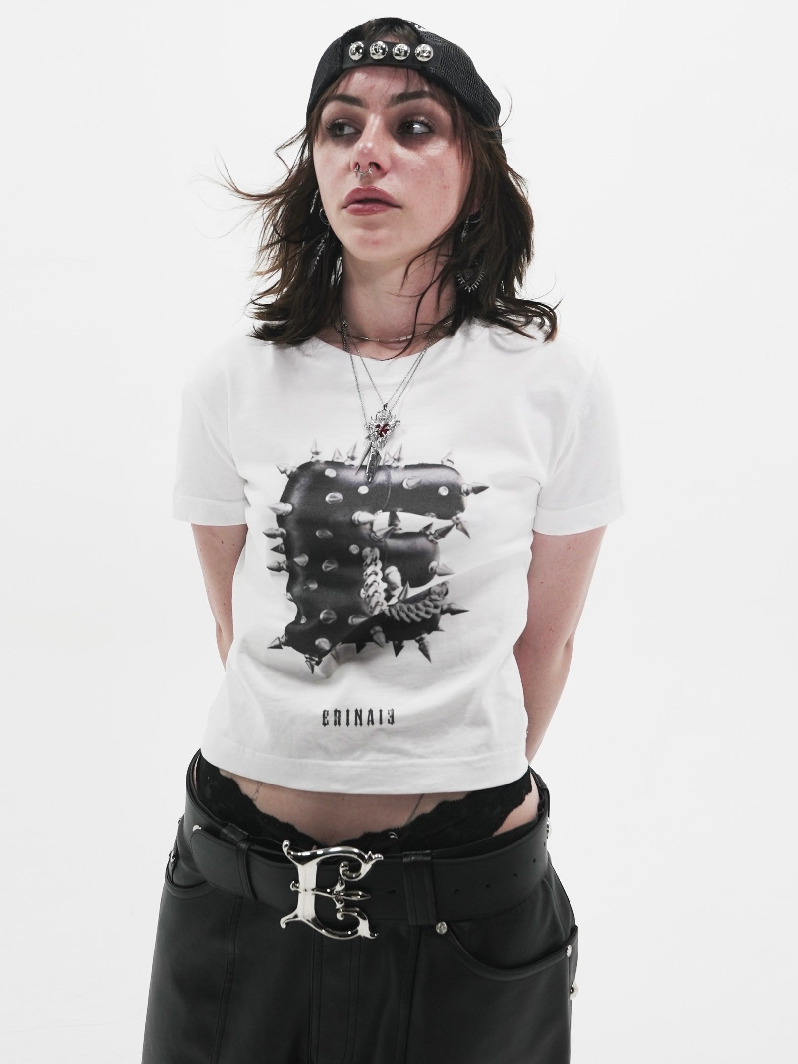 【E RIN AI E】STUD BOLD E CROP SHORT SLEEVE T