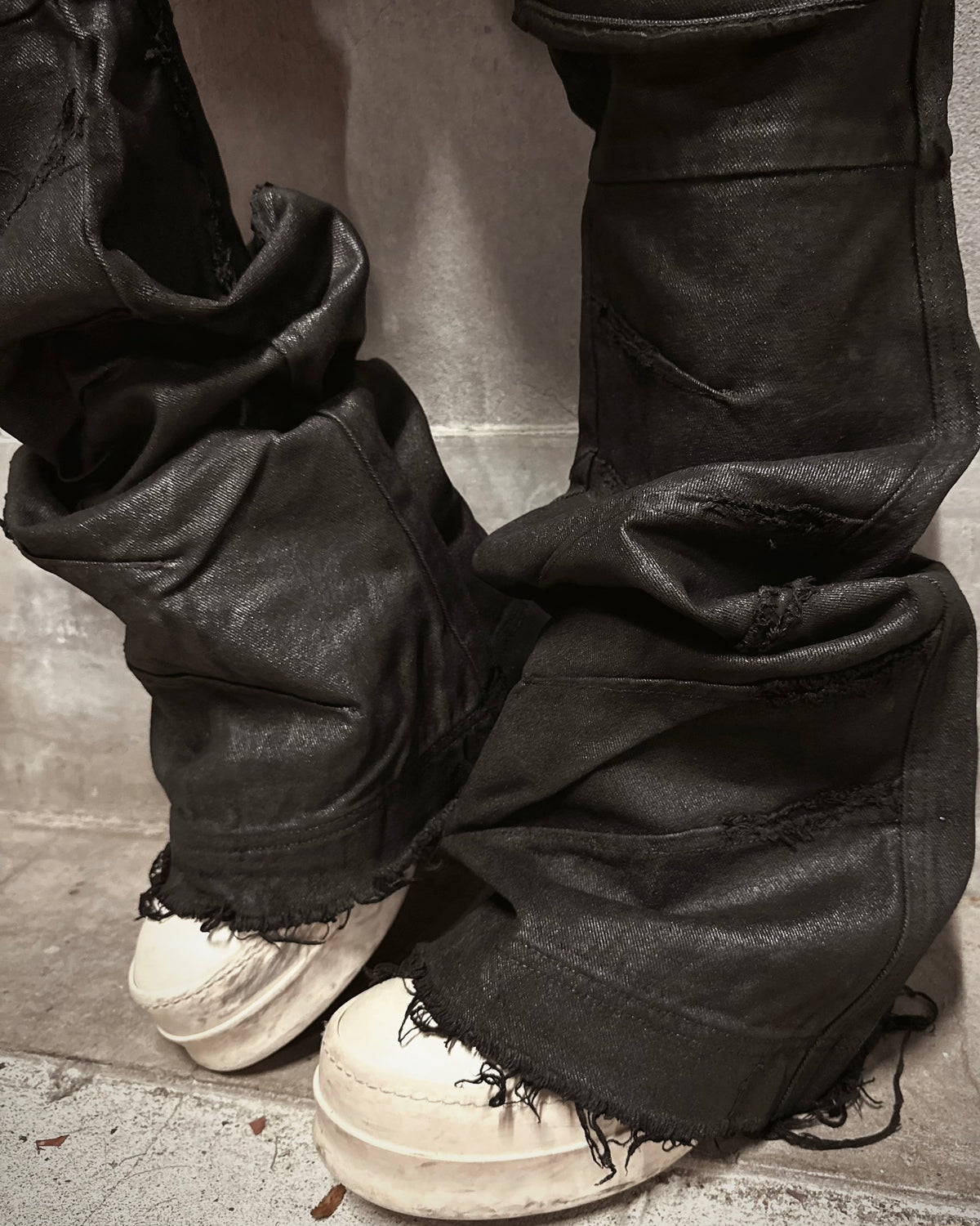 国際配送【Never mind the XU】DISTORTED LAYERED FLARE PANTS