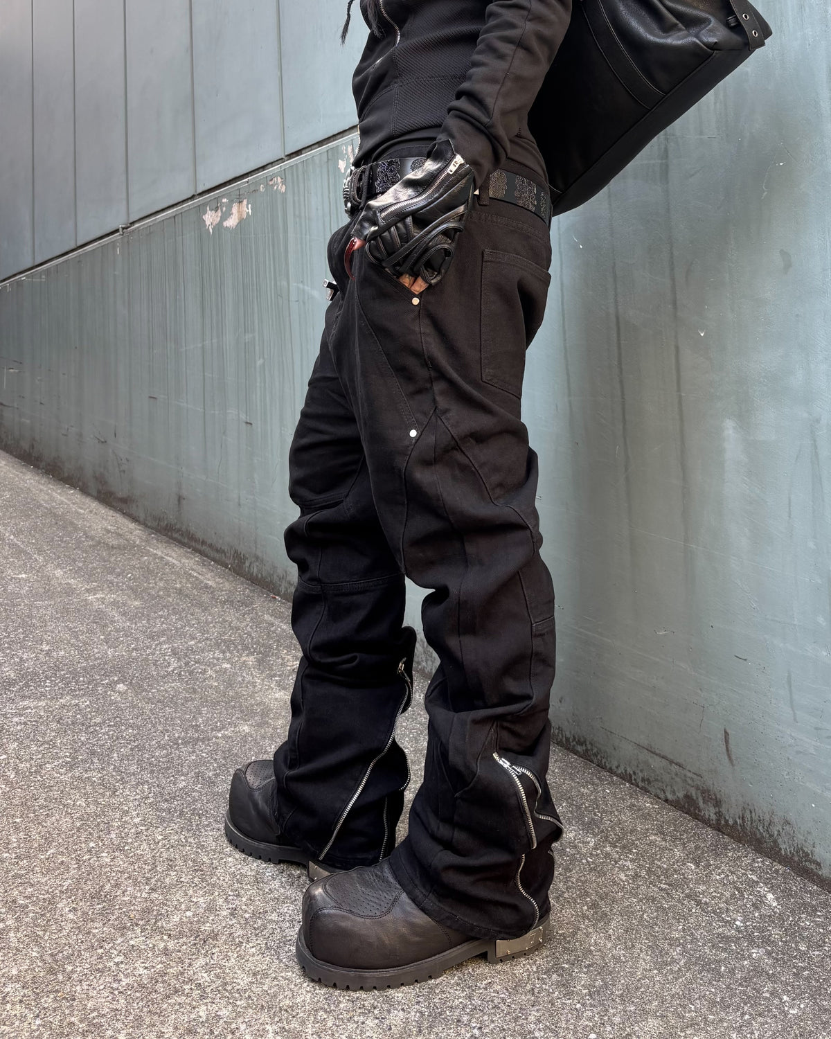 受注制【Never mind the XU】CUTOUT ZIPPER BOOTCUT DENIM (2color)