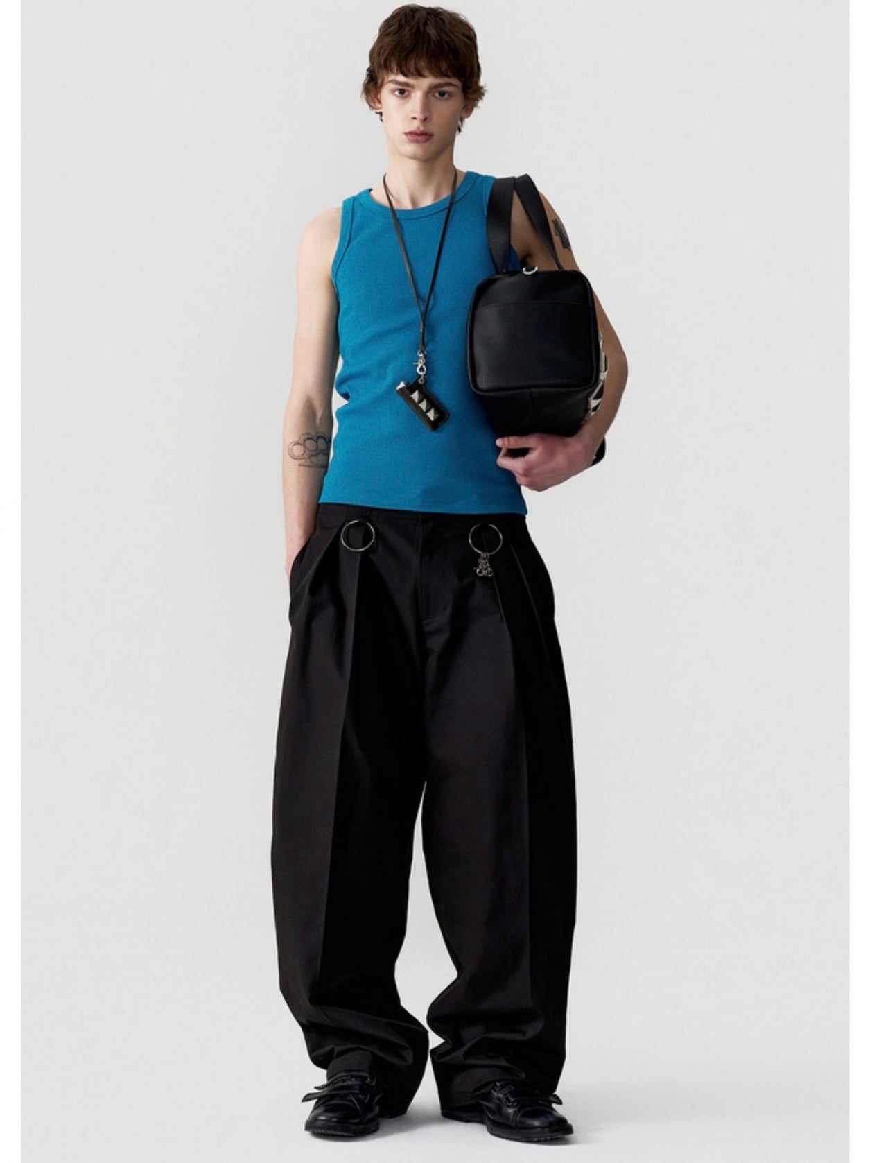 【ESC STUDIO】oversize studded shoulder bag
