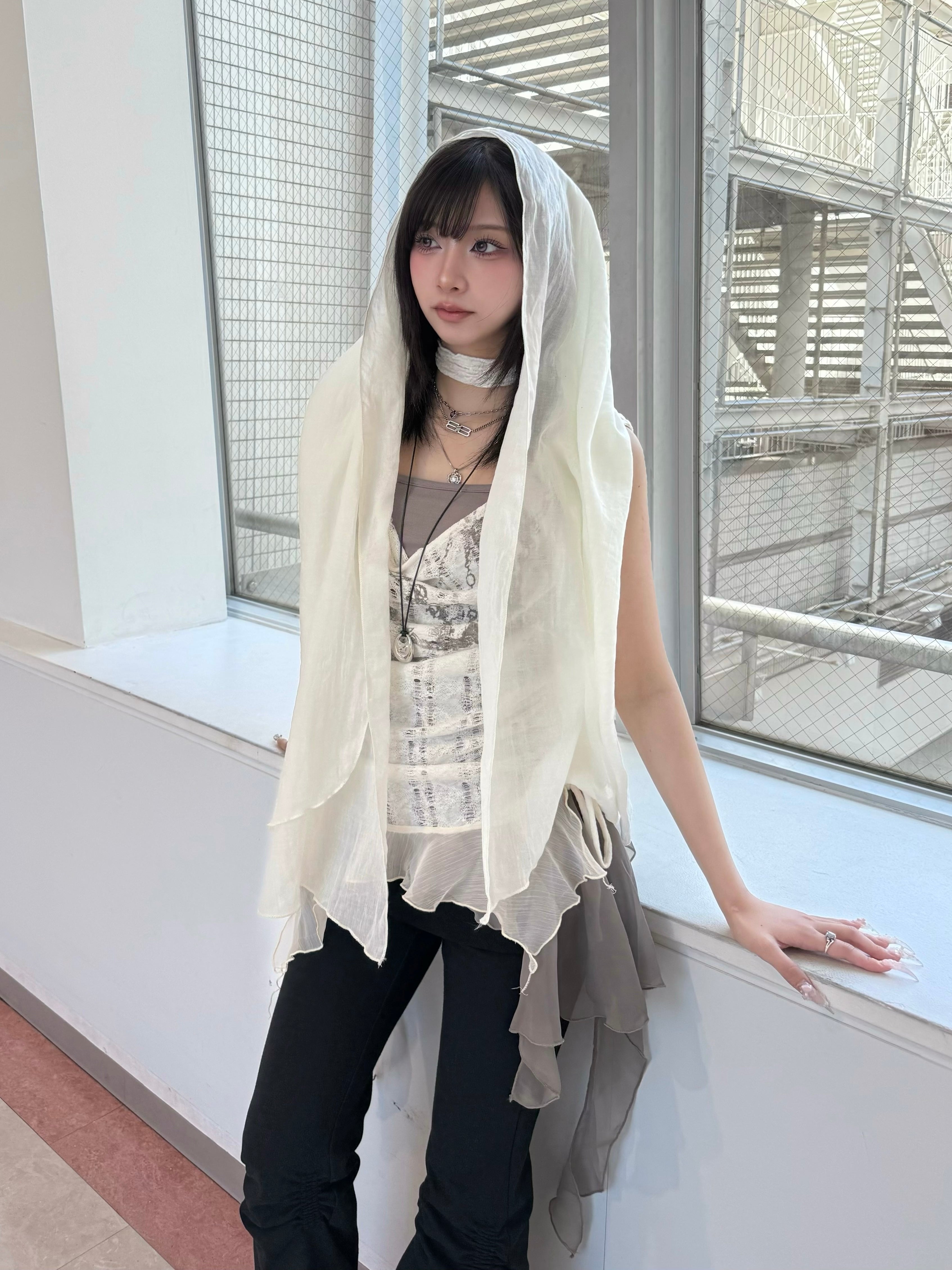 受注制【nmtc+】asymmetry wave strap camisole (2color)