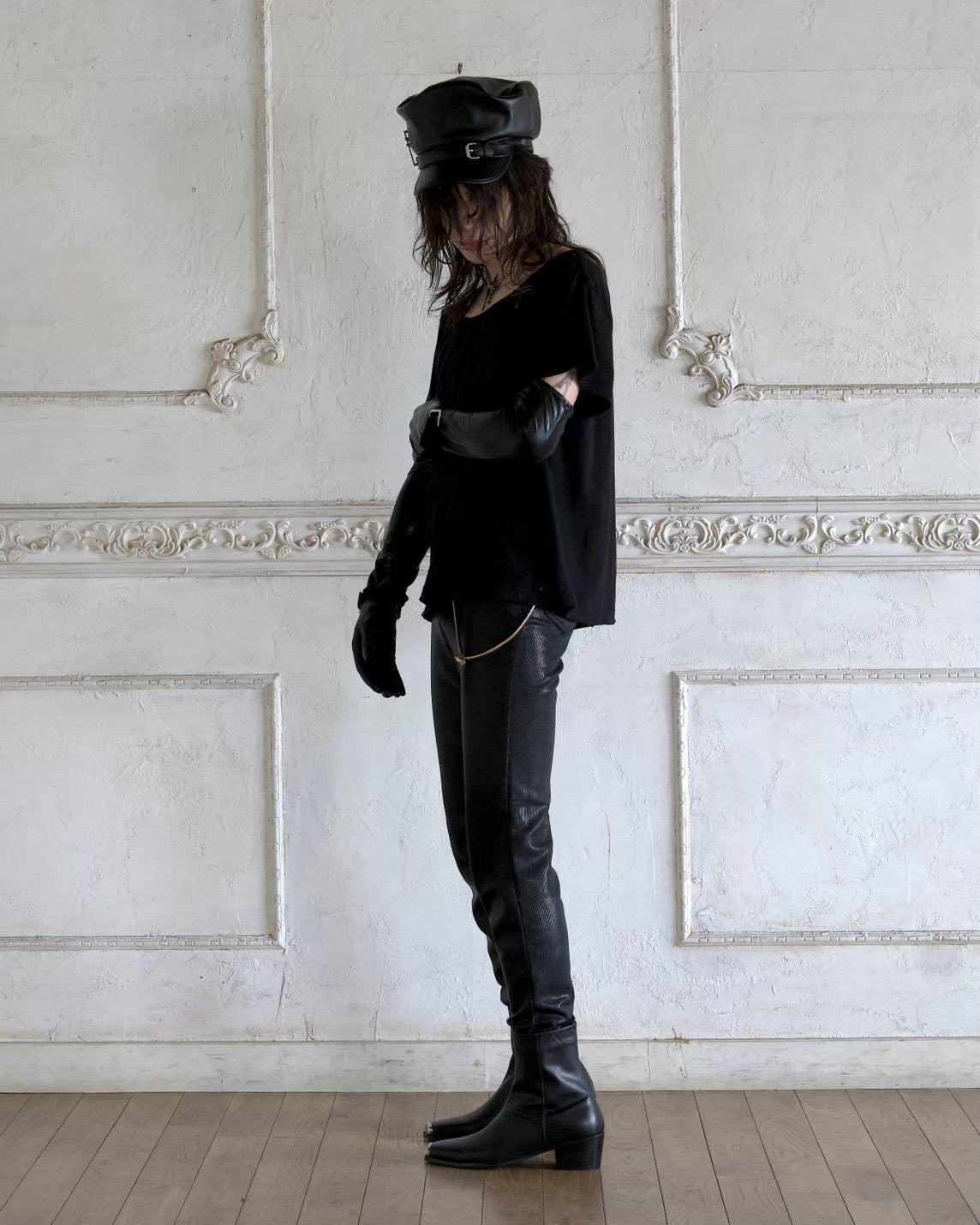 【YIKAI LABORATORY】LORRAINE CROSS SYMBOL LEATHER CAP