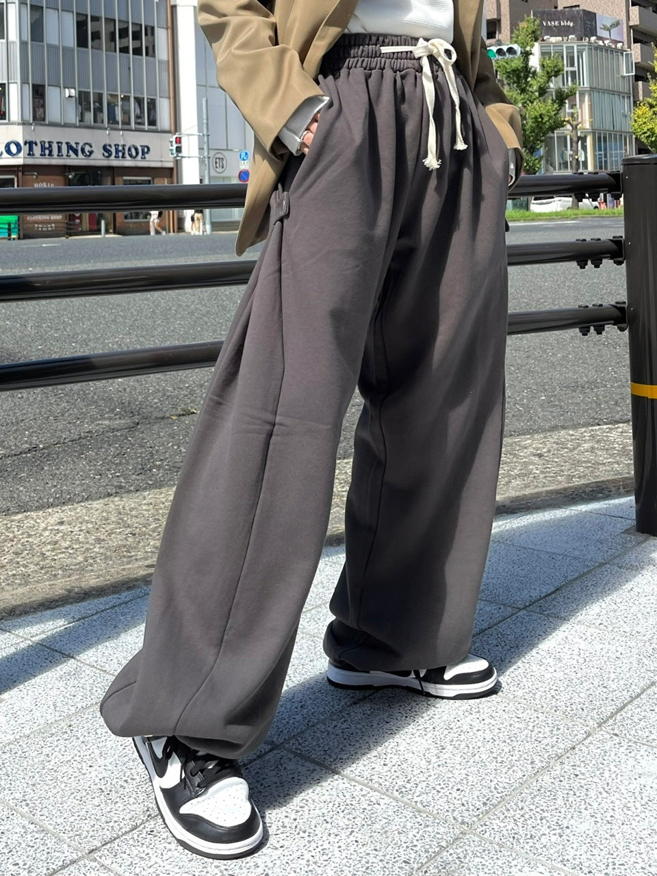【Chikashitsu +】side button balloon sweat pants (3color)