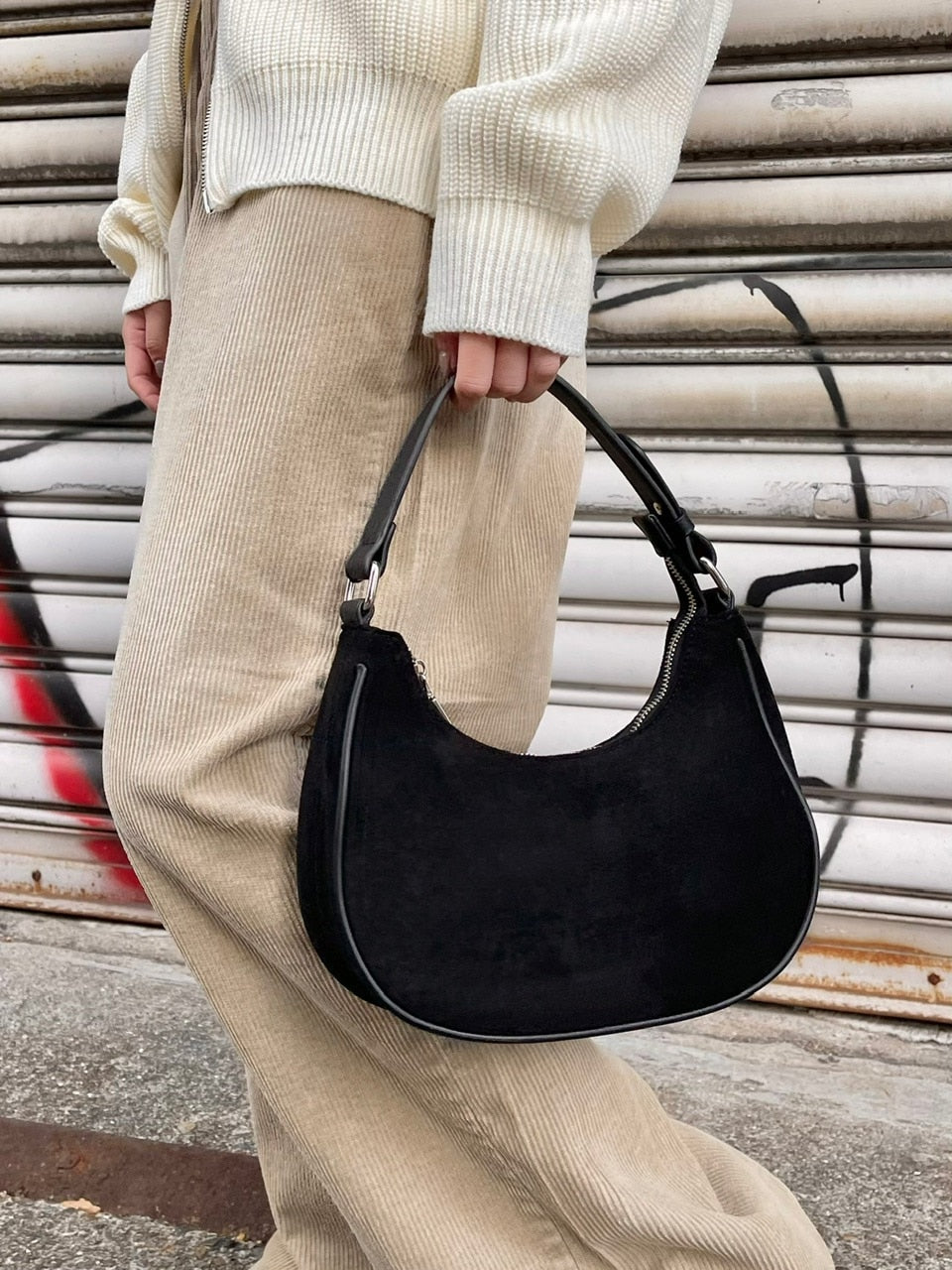 受注制【Chikashitsu +】suede moon hand bag (2color)