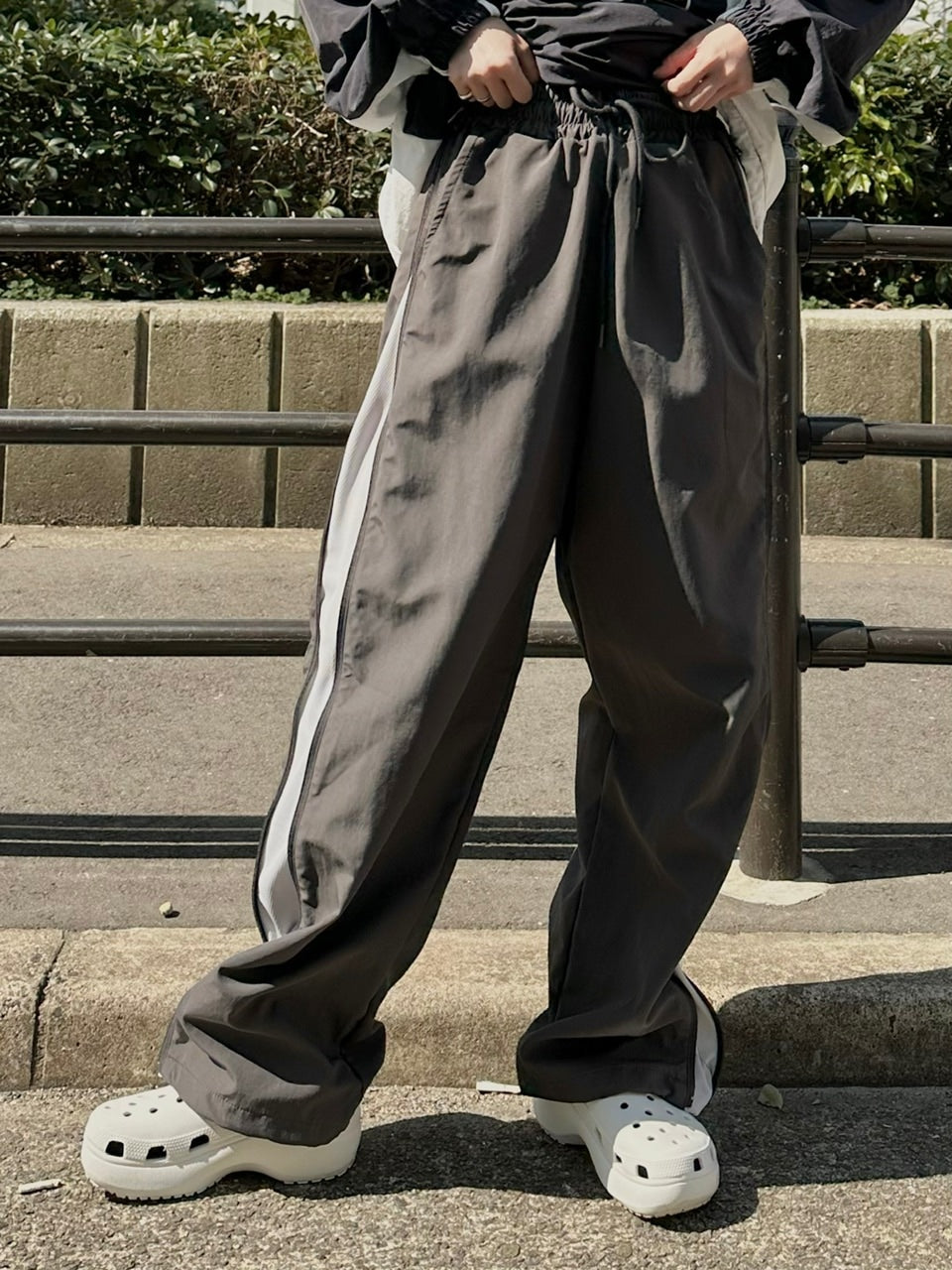 受注制【Chikashitsu +】side zip wide nylon pants (3color)