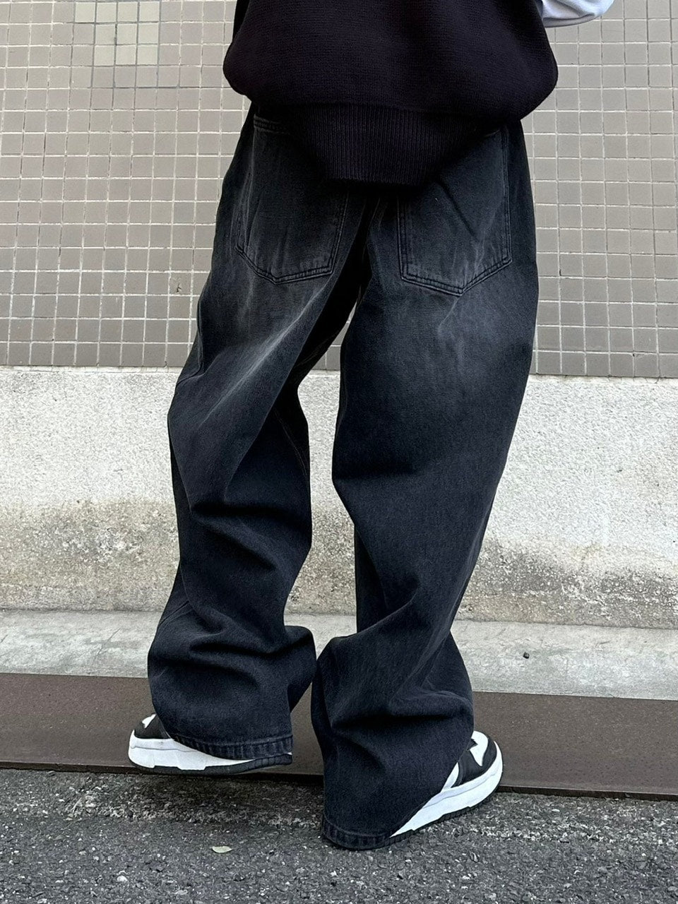 受注制【Chikashitsu +】oversized denim pants (2color)