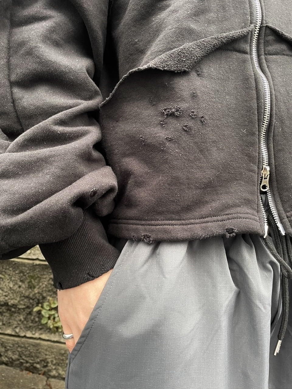 受注制【nmtc +】reverse design damage zip up hoodie (3color)