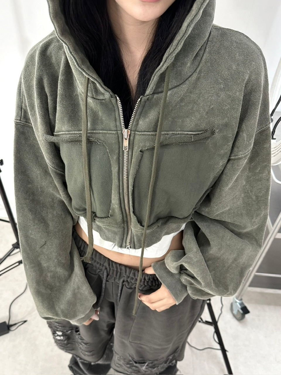 【Never mind the XU】washed crop zipup hoodie