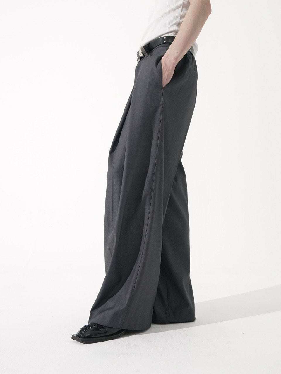 【CS】cross tuck drape slacks (charcoal)