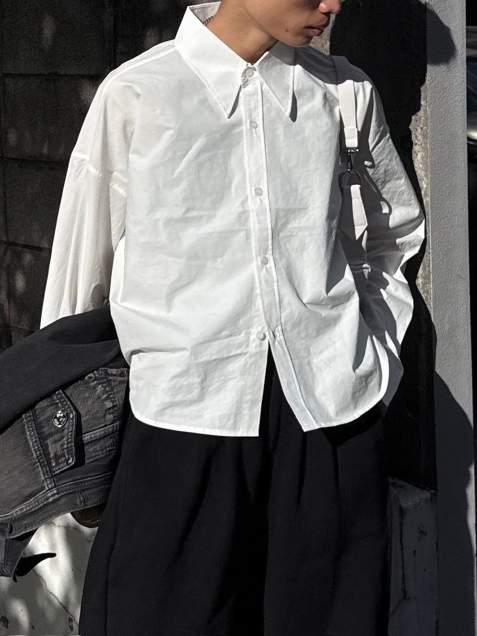 東京店WEB限定受注制【Chikashitsu +】Loose fit cropped shirt (2color)
