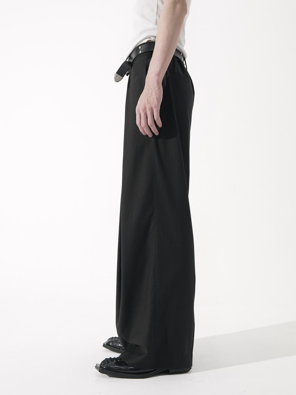 【CS】stripe cross tuck drape slacks (black)