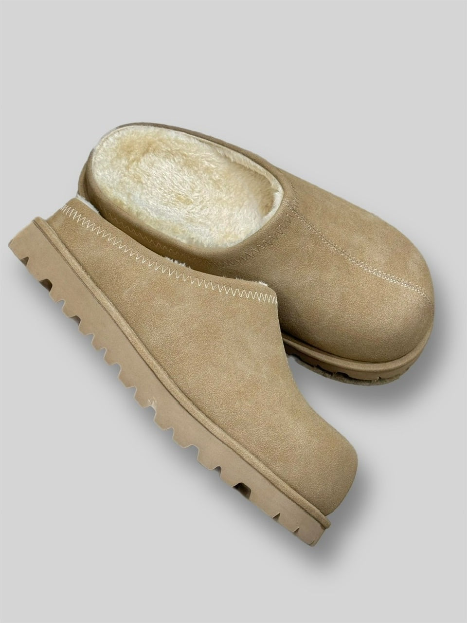 受注制【Chikashitsu +】volume toe suede mule (2color)