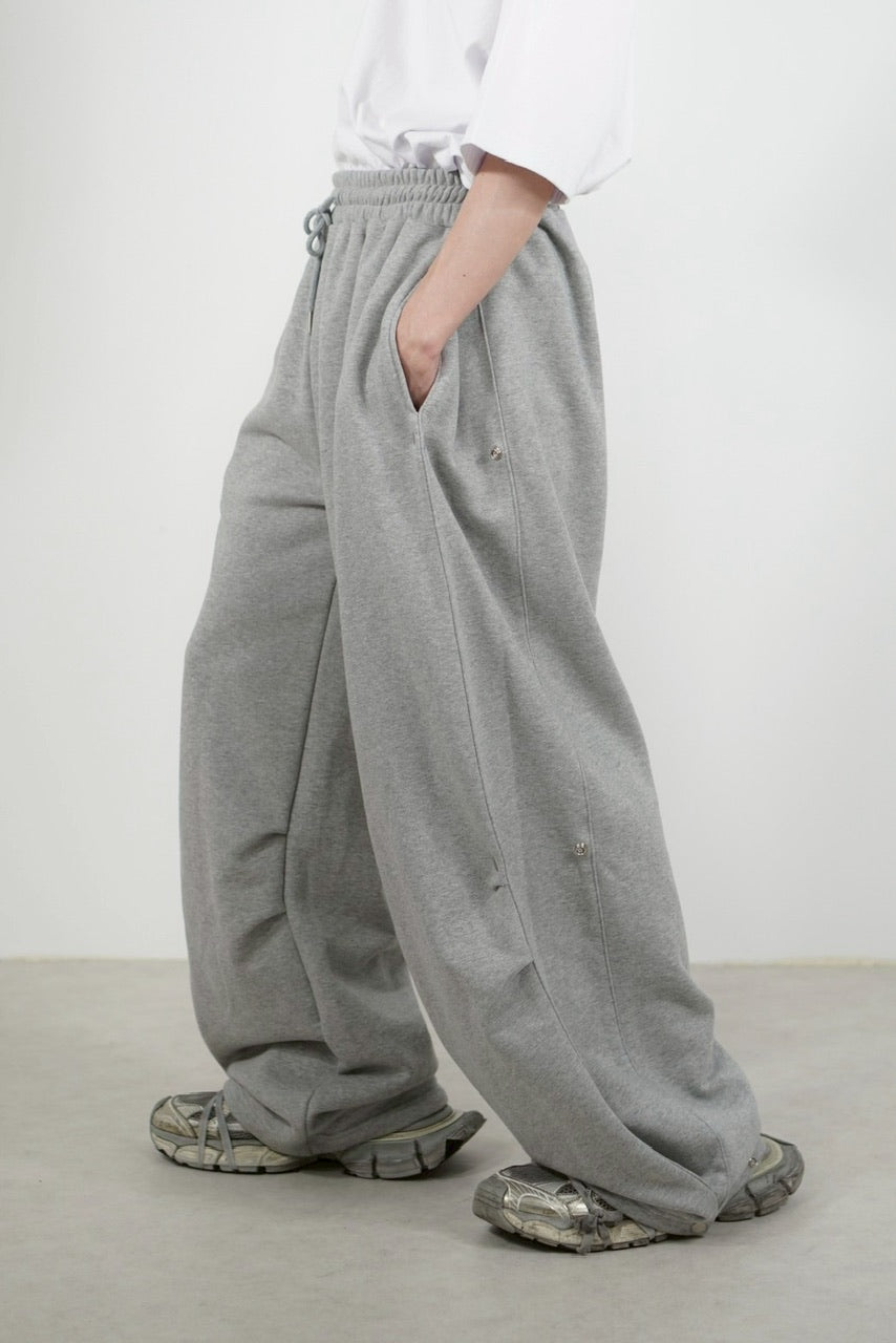受注制【Chikashitsu +】side snap button sweat pants (2color)