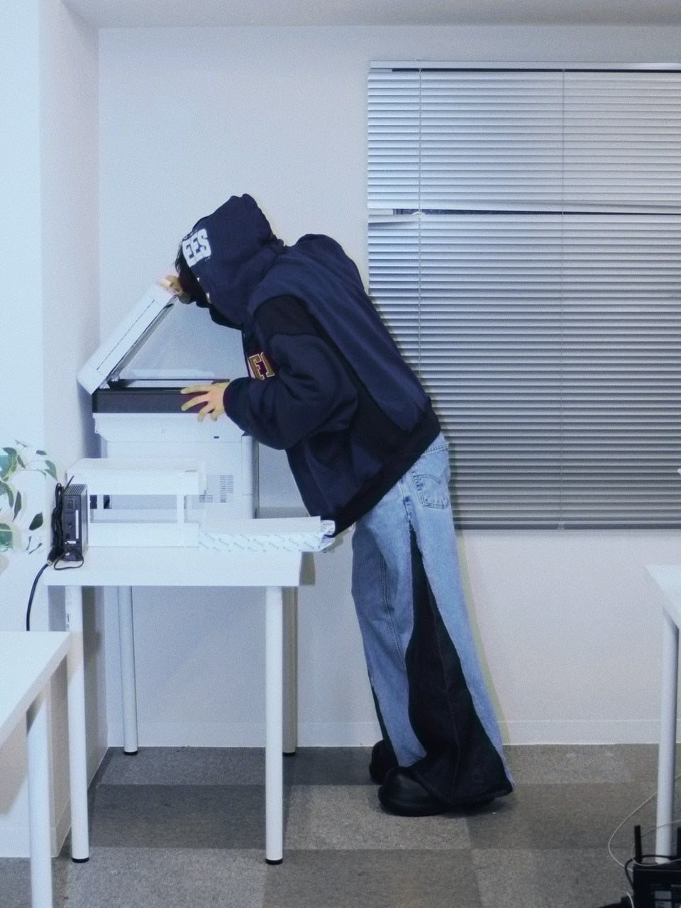 【Re +】double zip cutting switch hoodie (navy)