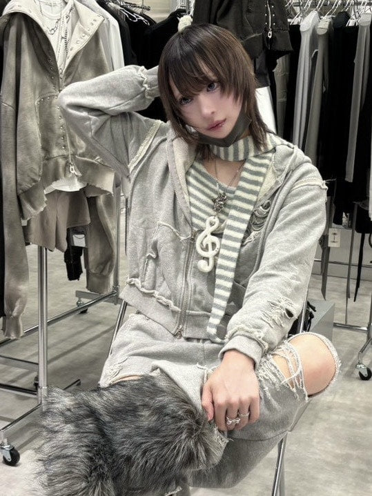 【nmtc +】damage cropped zip up hoodie / 【エヌエムティーシープラス】ダメージクロップドジップパーカー (2color)